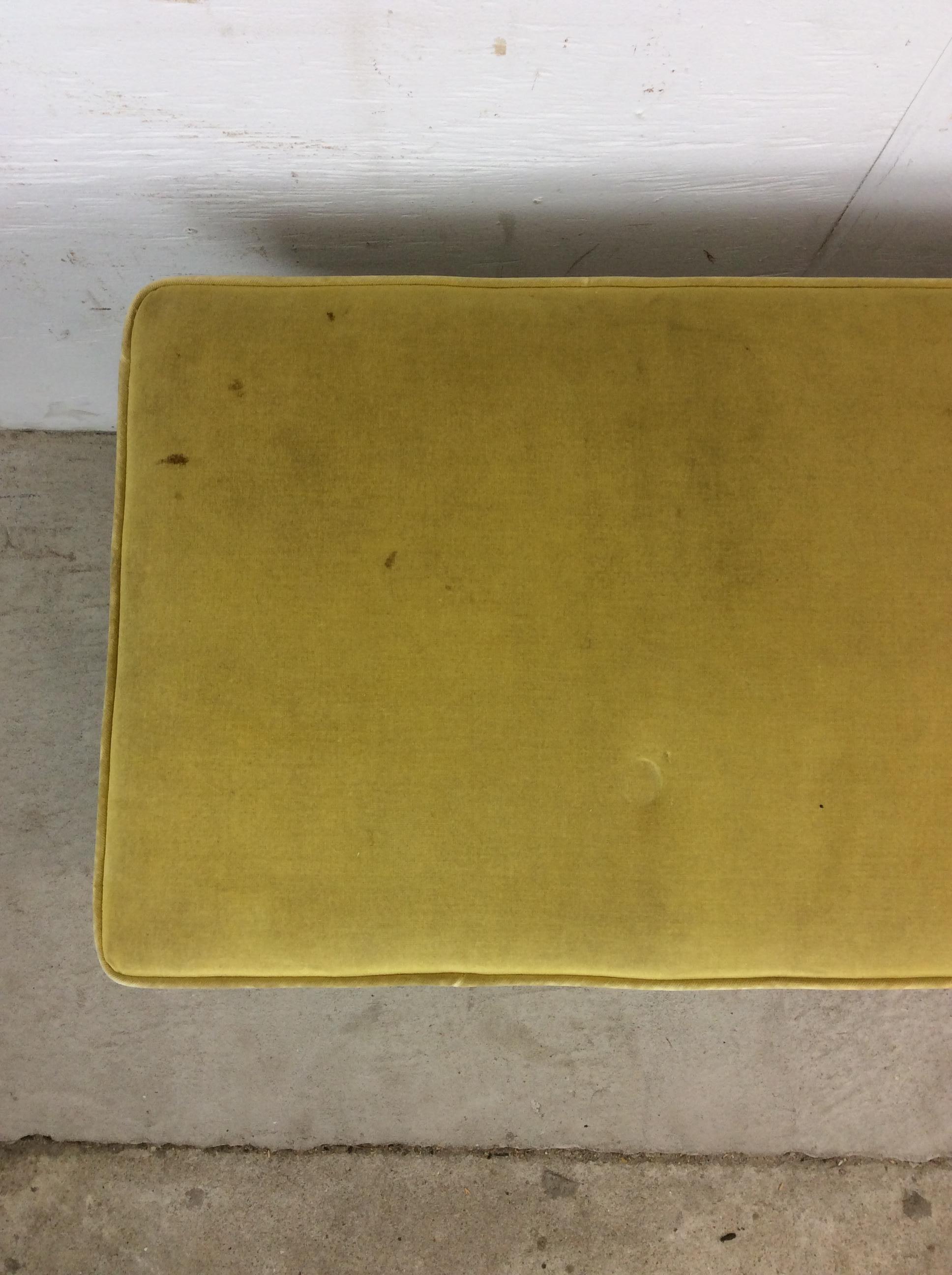 Panca per pianoforte imbottita del metà del secolo scorso con contenitore In condizioni discrete in vendita a Freehold, NJ