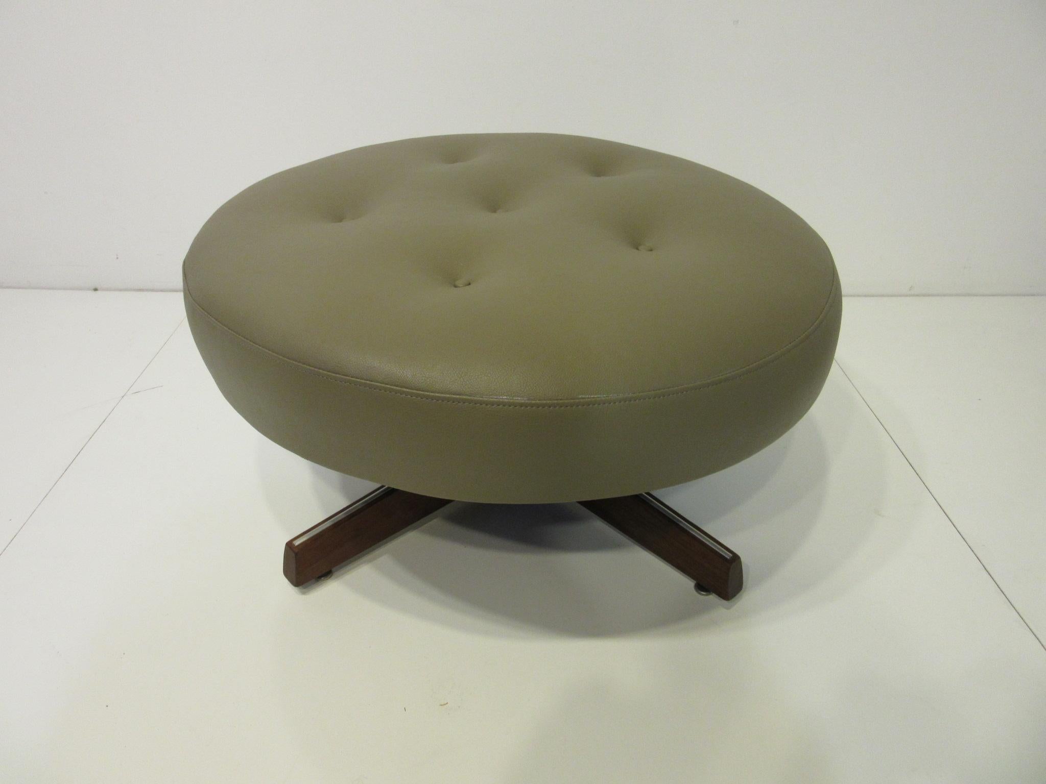 20th Century Dunbar styled Midcentury Upholstered Swiveling Ottoman For Sale