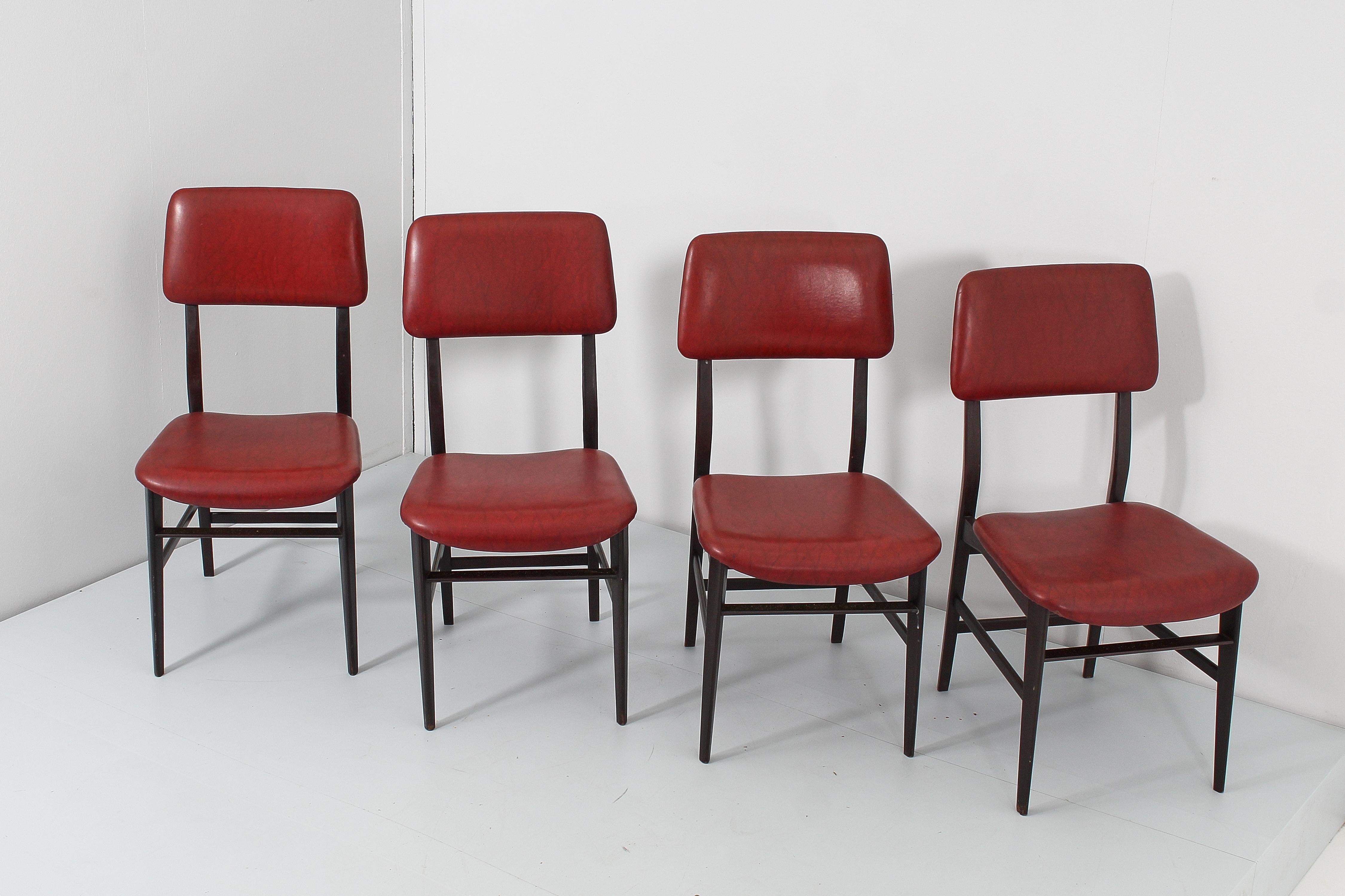 Milieu du XXe siècle Ensemble de 4 chaises en bois du milieu du siècle de V. Dassi, E. Palutari, Italie, années 1960 en vente