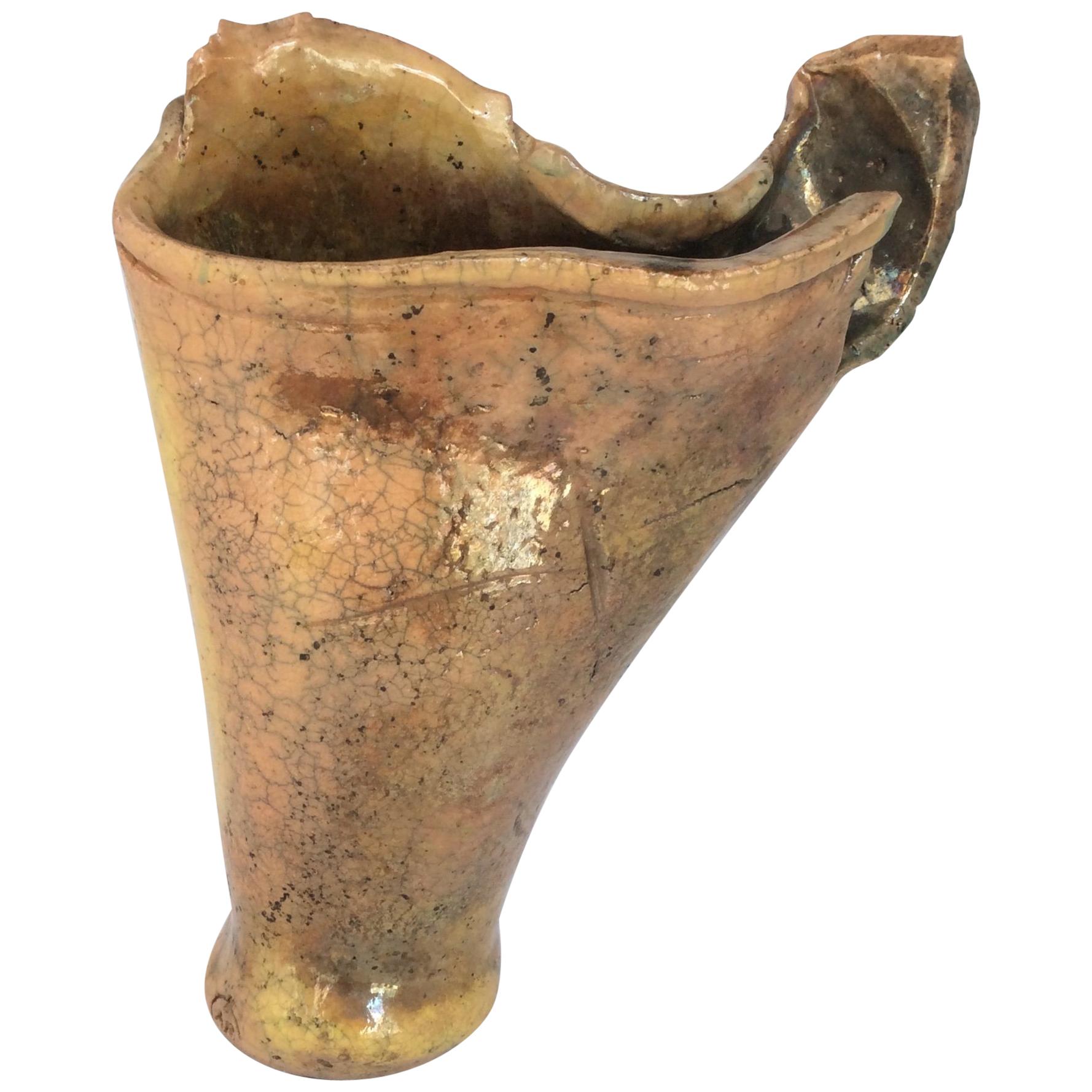 Vase en grs sculpt franais du milieu du sicle dernier, brun neutre