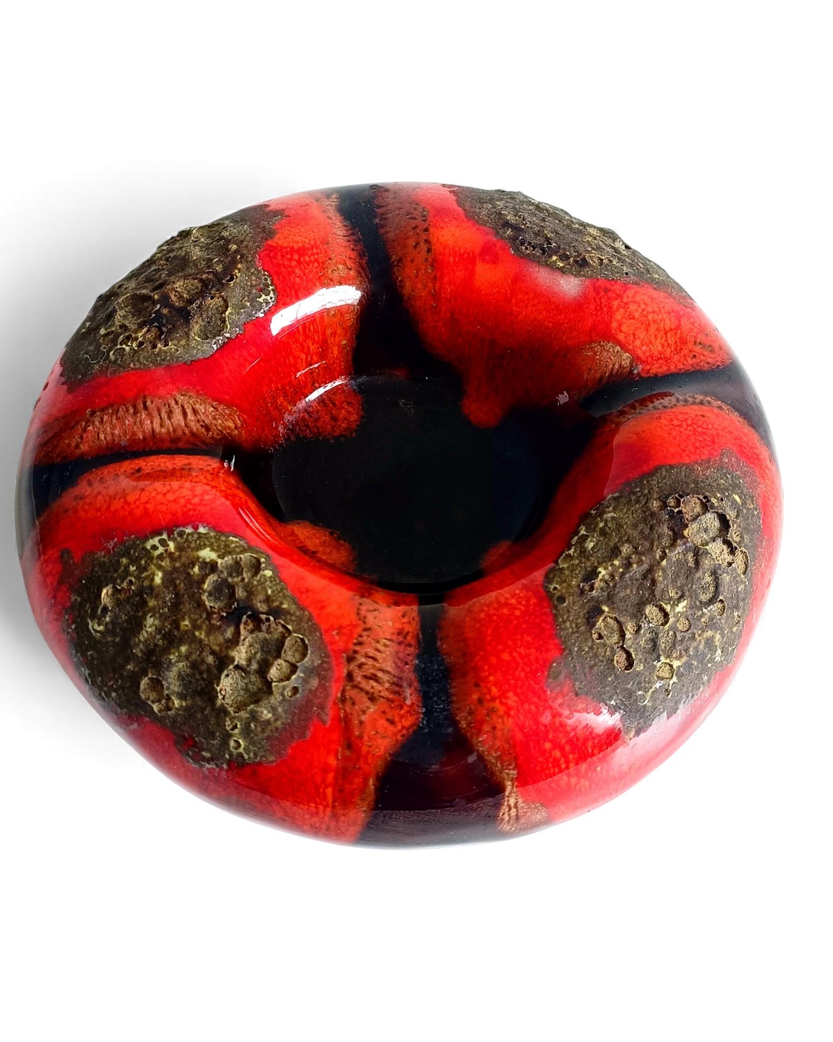 Mid-Century Vallauris Keramik Vide-Poche mit fetter Lava-Glasur, Frankreich, 1950er Jahre im Zustand „Hervorragend“ im Angebot in Valencia, VC