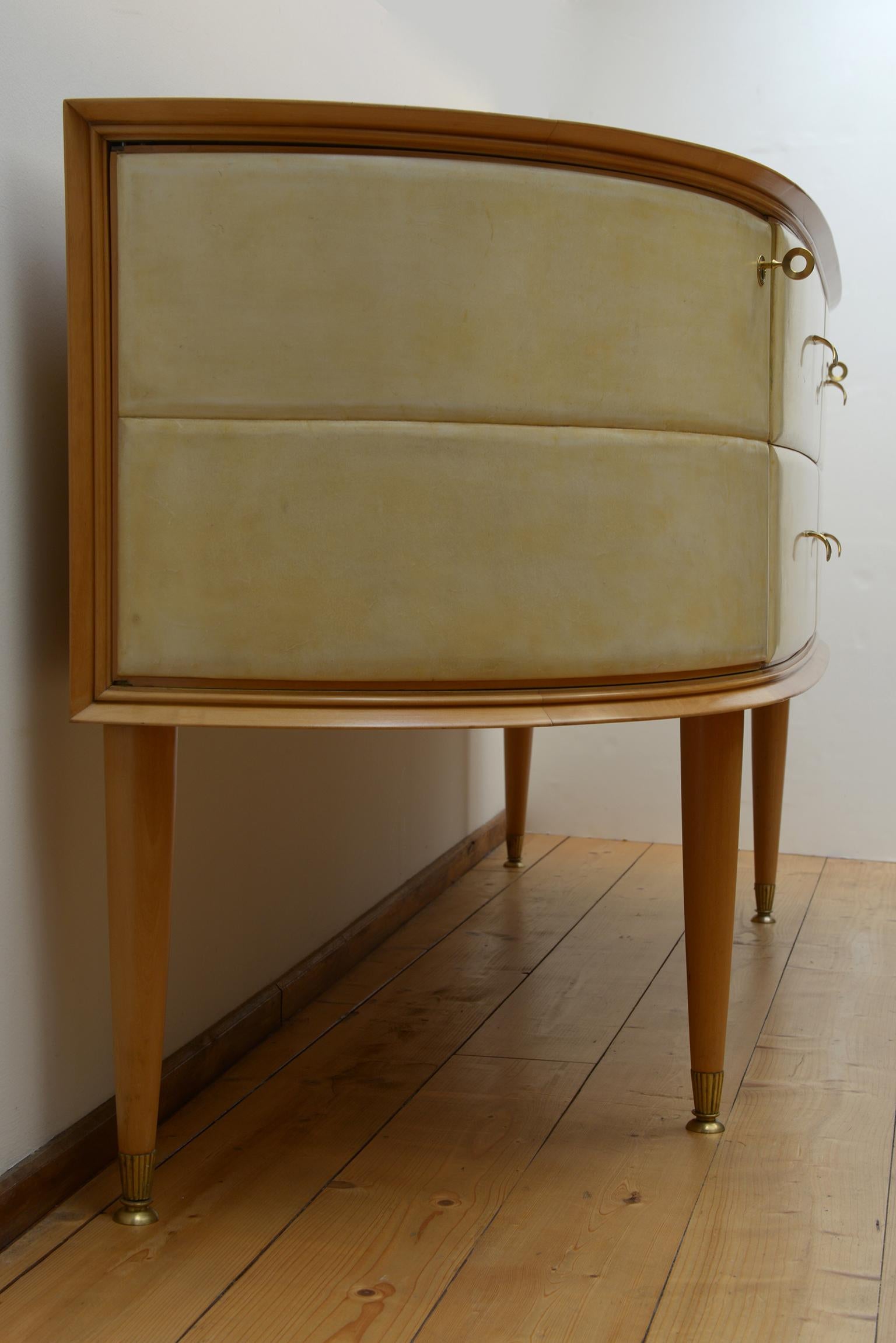 Midcentury Valzania Curved Chest or Sideboard Encased Peach-Colored Mirror Top In Good Condition For Sale In Firenze, Toscana