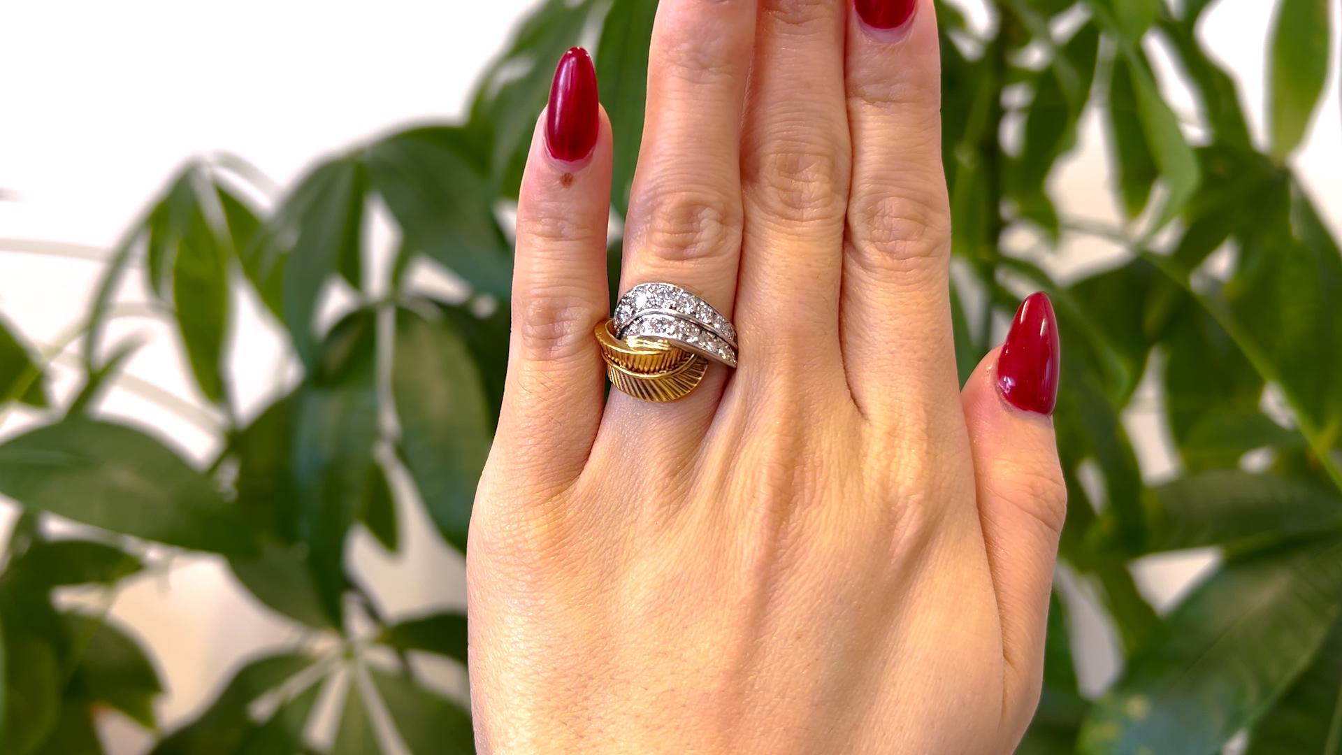 Taille brillant Van Cleef & Arpels, bague plumes du milieu du siècle dernier en or jaune 18 carats et platine avec diamants
