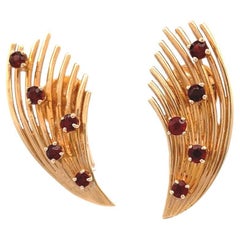 Mid Century Van Cleef & Arpels Garnet 18 Karat Yellow Gold Ear Clip Earrings