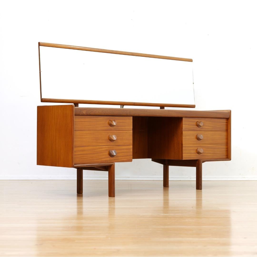 Waschtisch aus der Mitte des Jahrhunderts von White & Newton aus Portsmouth (Moderne der Mitte des Jahrhunderts) im Angebot