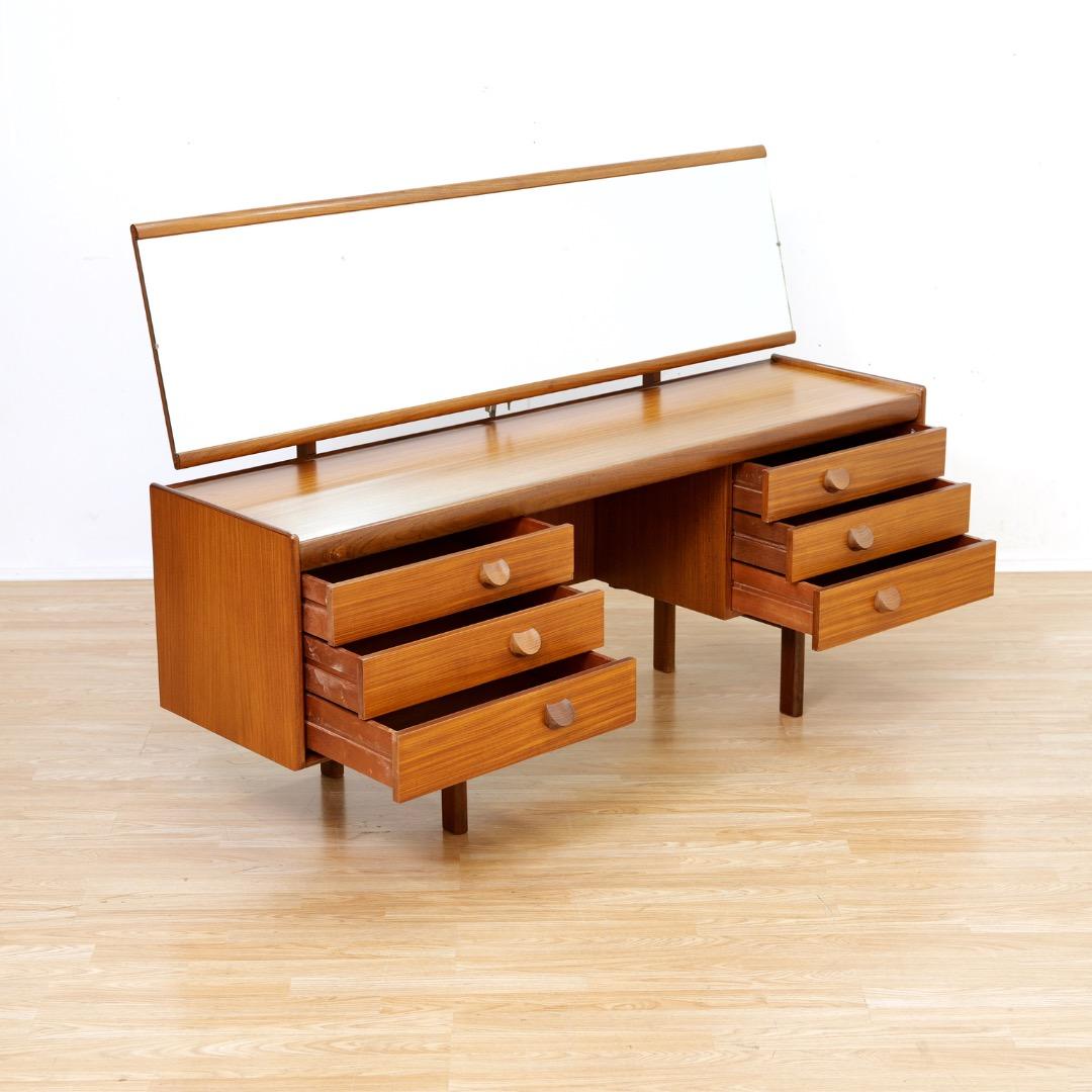 Waschtisch aus der Mitte des Jahrhunderts von White & Newton aus Portsmouth (Mitte des 20. Jahrhunderts) im Angebot