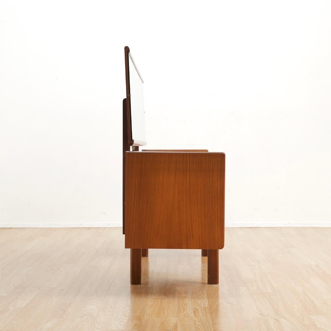 Waschtisch aus der Mitte des Jahrhunderts von White & Newton aus Portsmouth im Angebot 1