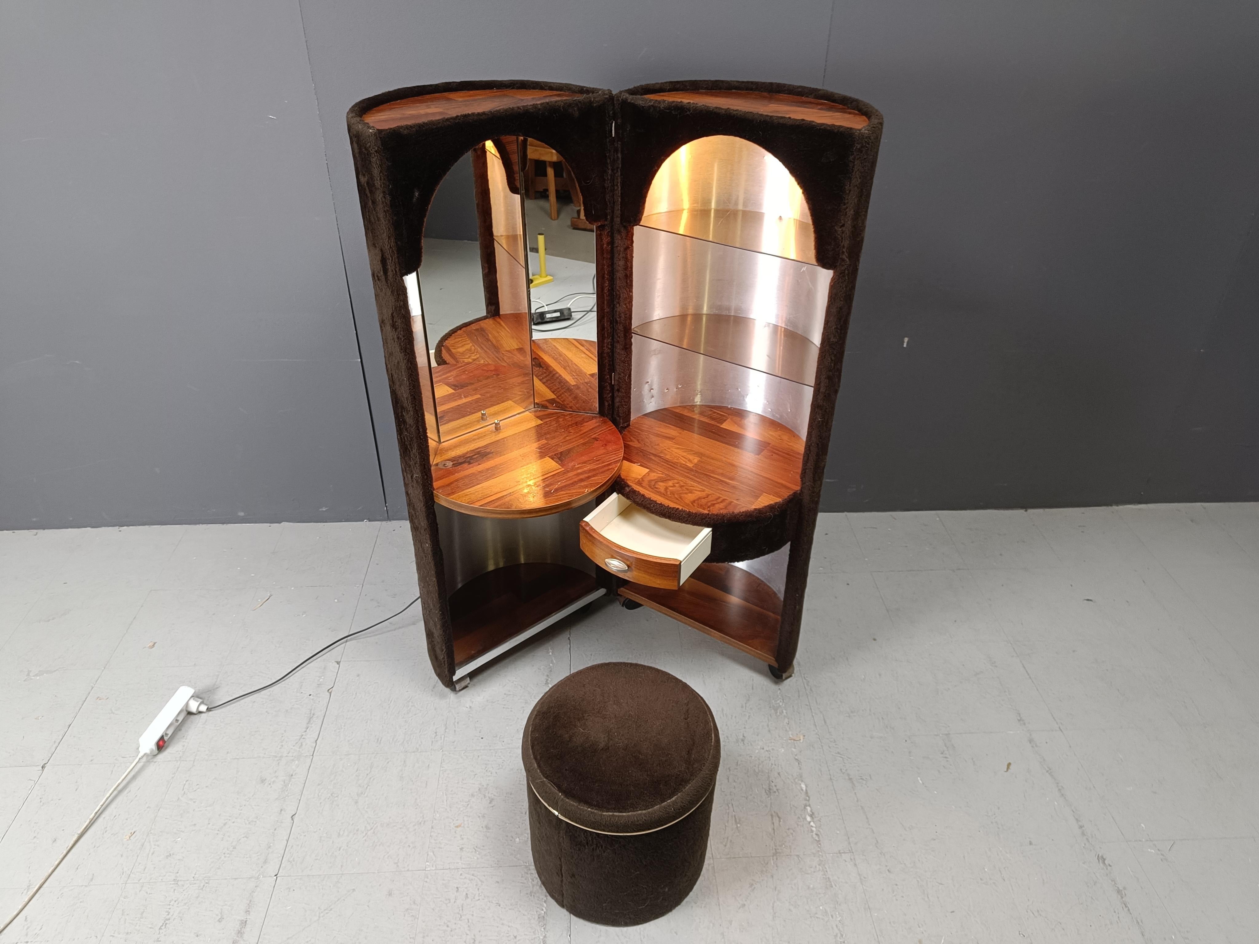 Mid century vanity cabinet by Luigi Massoni for Poltrona Frau, 1970s In Good Condition In Leuven, Vlaams Gewest