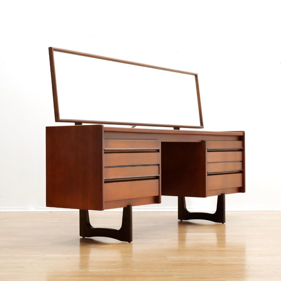 Mid-Century Modern Table de toilette du milieu du siècle par William Lawrence of Nottingham en vente
