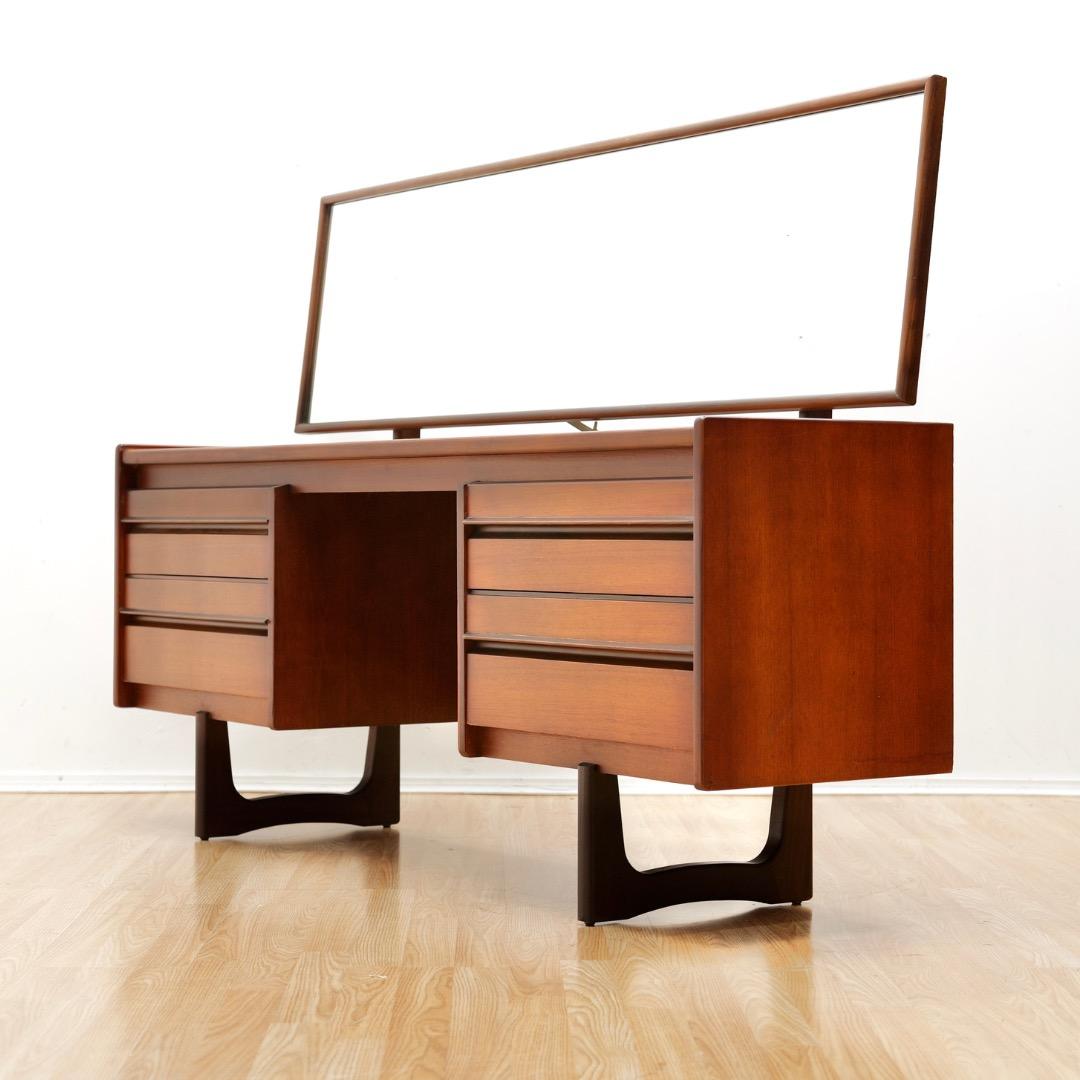 Table de toilette du milieu du siècle par William Lawrence of Nottingham Bon état - En vente à Los Angeles, CA