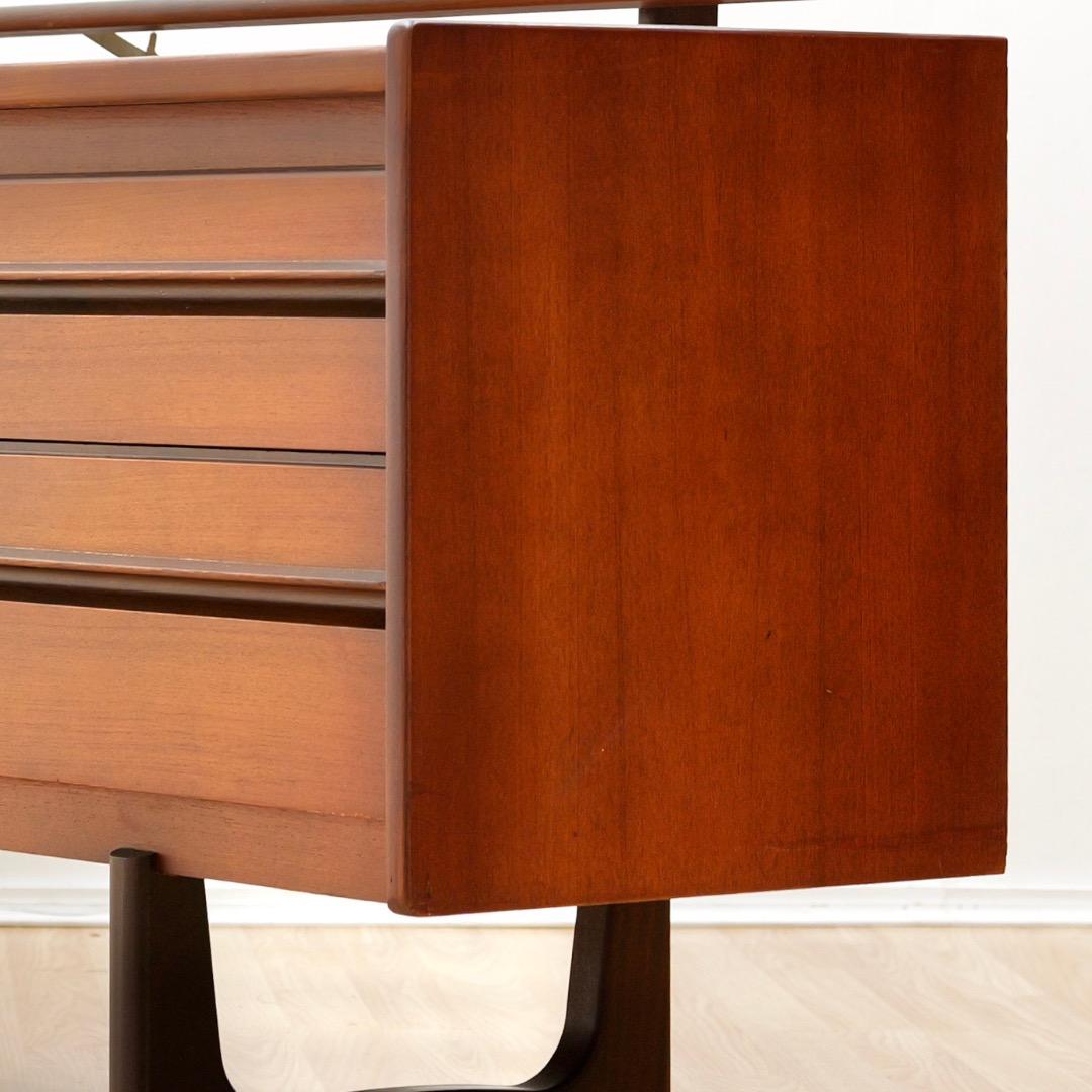 Table de toilette du milieu du siècle par William Lawrence of Nottingham en vente 3