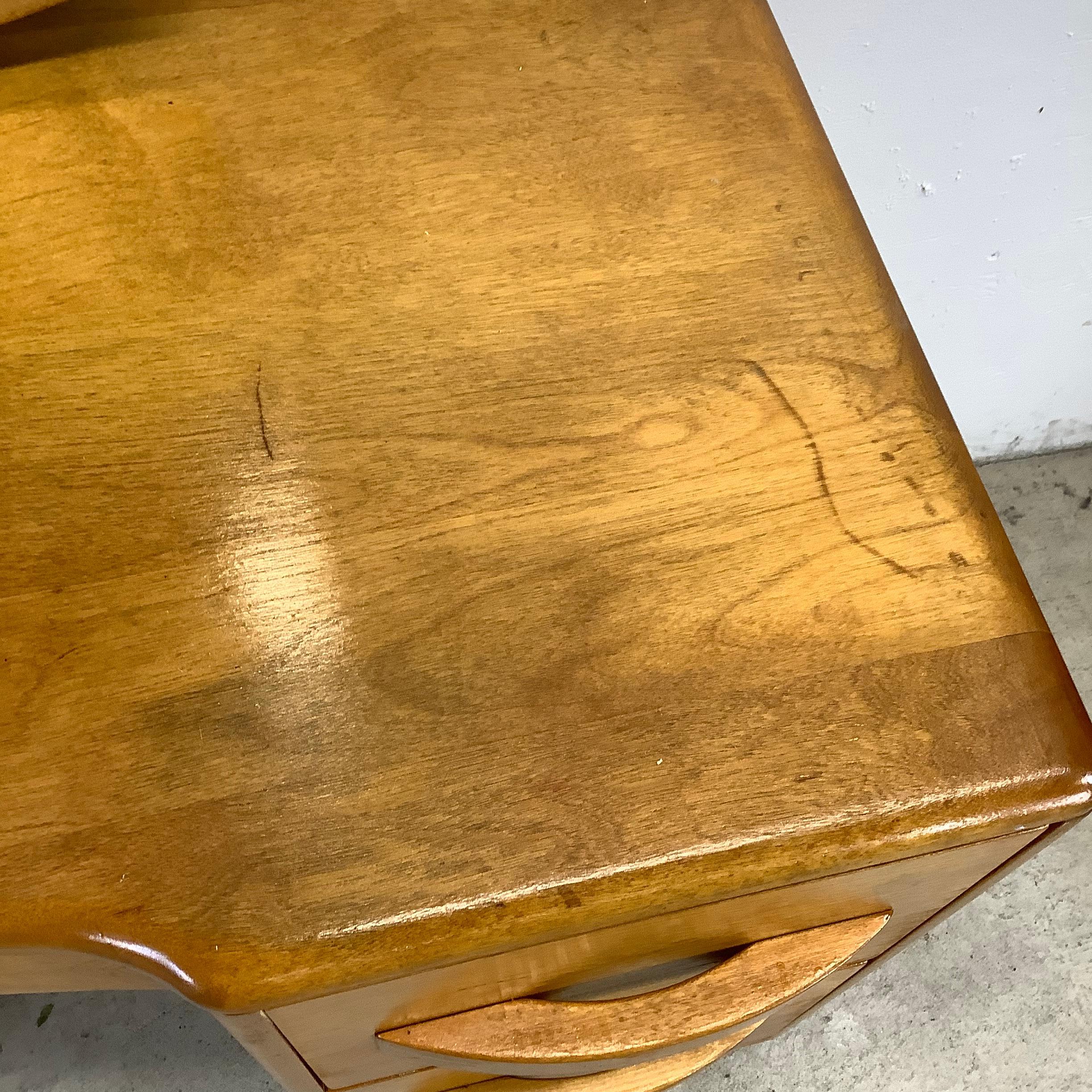 Coiffeuse du milieu du siècle avec miroir de Heywood-Wakefield en vente 7