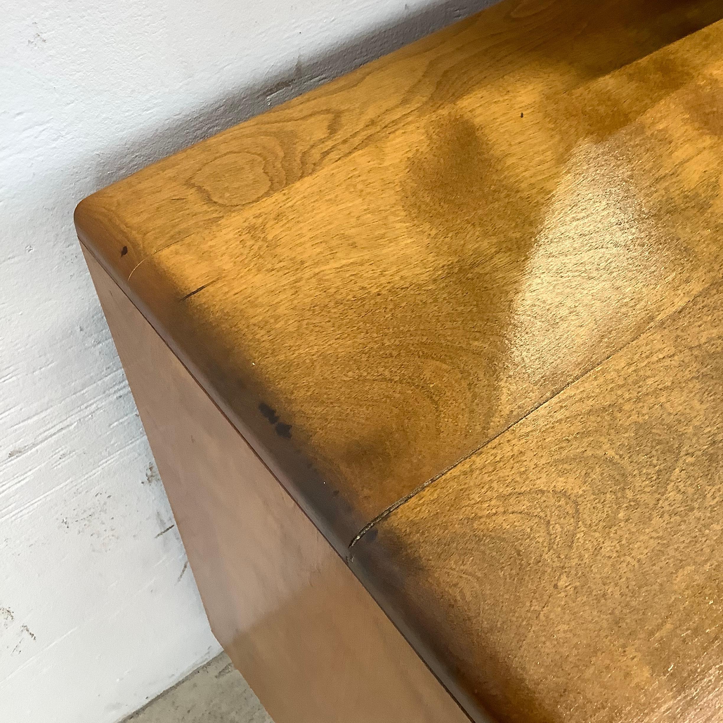 Coiffeuse du milieu du siècle avec miroir de Heywood-Wakefield en vente 8