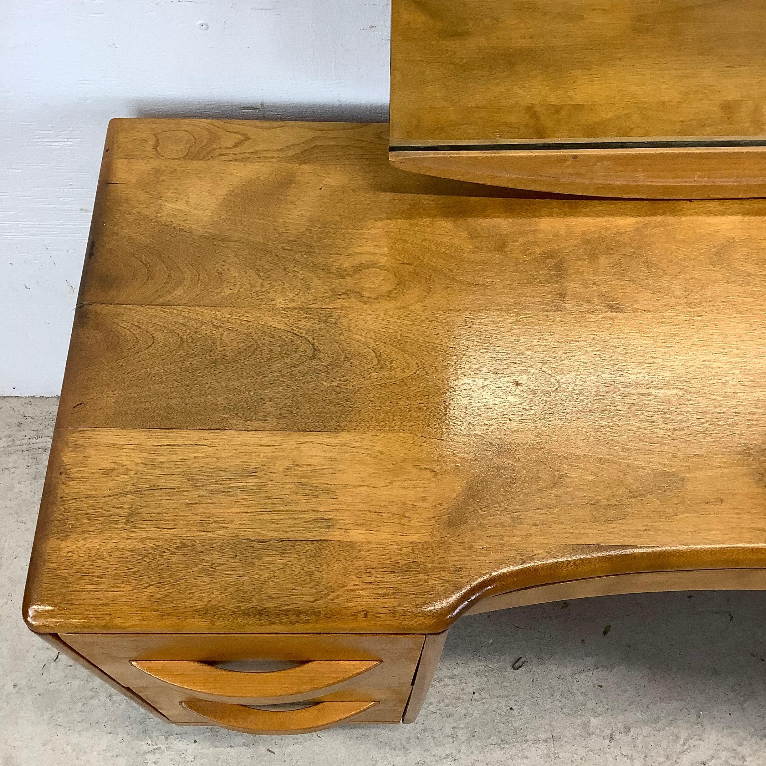 Coiffeuse du milieu du siècle avec miroir de Heywood-Wakefield en vente 1