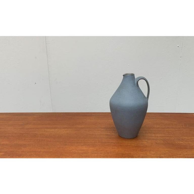 Vaso tedesco di metà secolo di Hildegard e Peter Delius per Hamelner Töpferei, anni '60, in ottime condizioni. Progettato tra il 1960 e il 1969 Questo pezzo ha un marchio di attribuzione.

Informazioni aggiuntive:
Materiali: Ceramica
Colore: