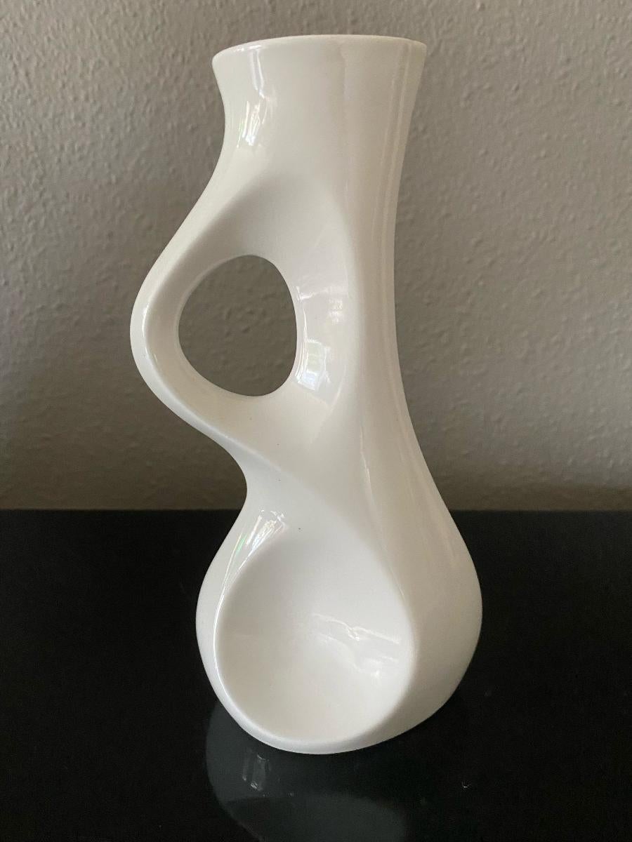 Original 1960s sculptural op art vase designed by Peter Müller and made by Sgrafo Modern Germany. The vase is marked with the Sgrafo Modern signature and model number.