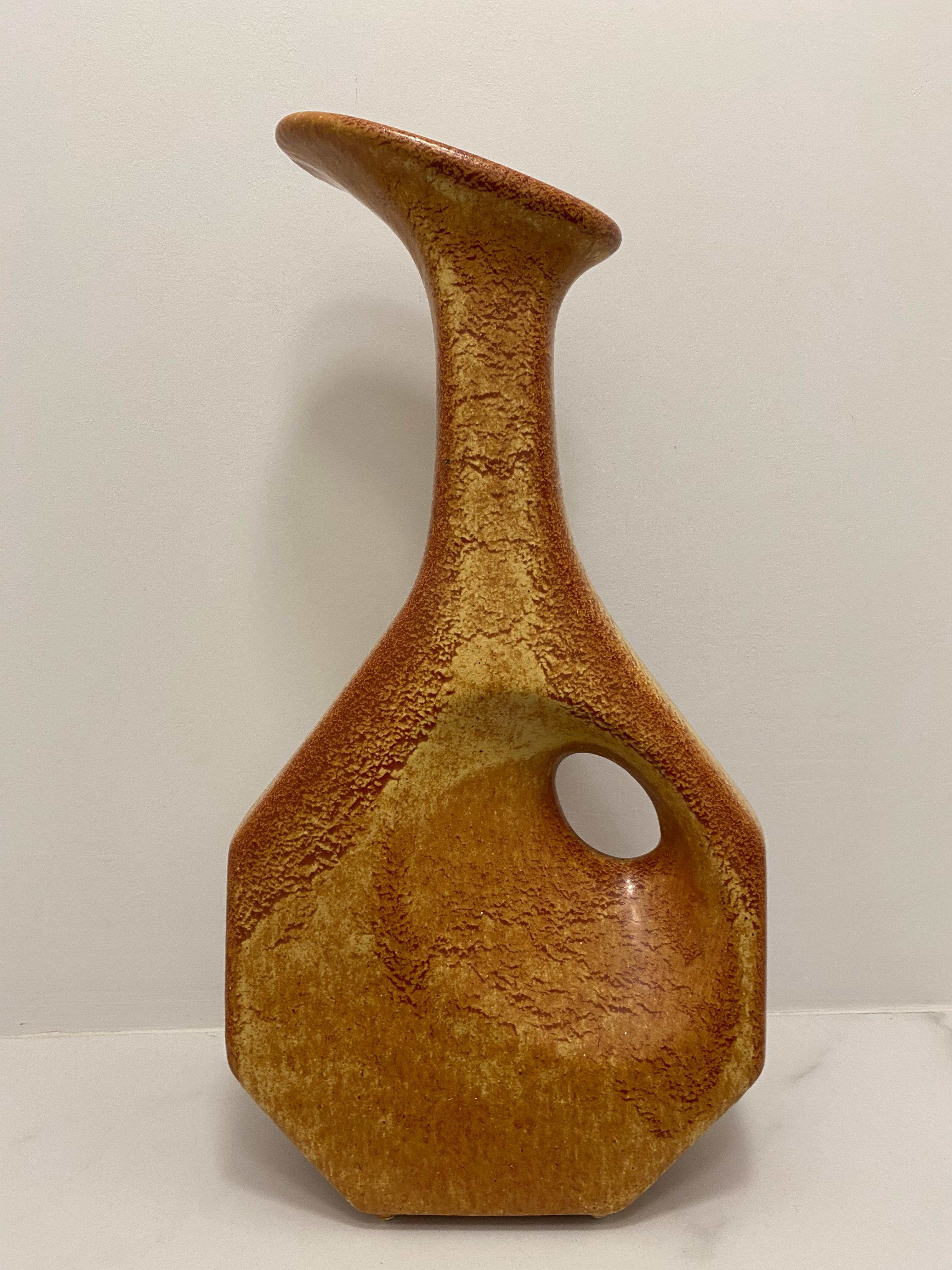 Splendido vaso scultoreo di metà secolo.