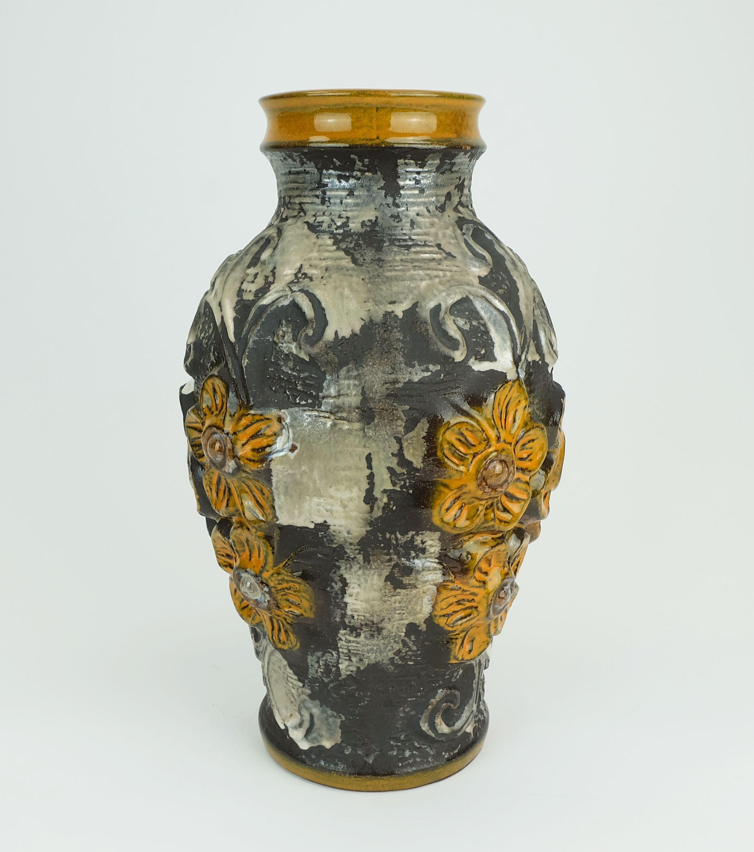 Vaso della metà del secolo carstens modello 7161-30 fiore a rilievo in vendita 3
