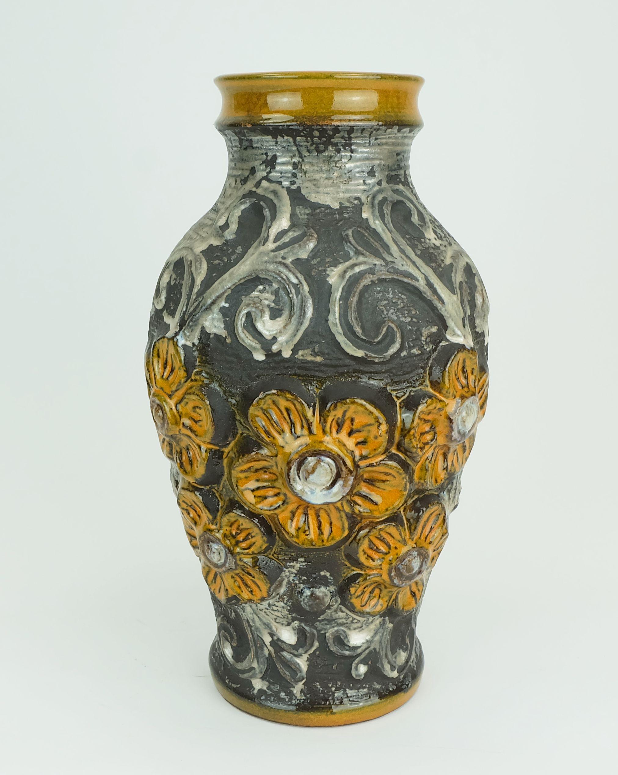 Vaso della metà del secolo carstens modello 7161-30 fiore a rilievo in vendita 4