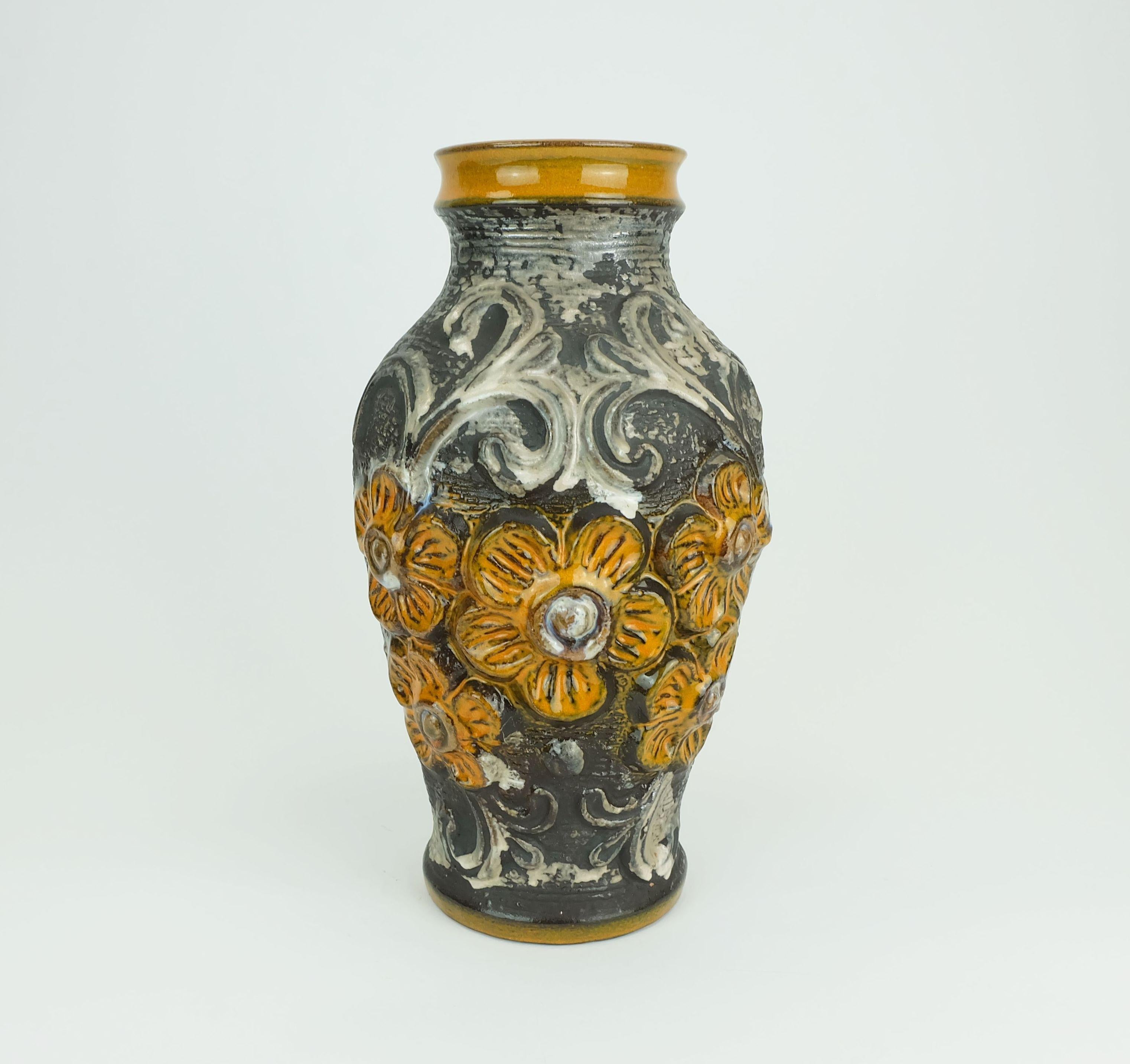 Vaso della metà del secolo carstens modello 7161-30 fiore a rilievo in vendita 1