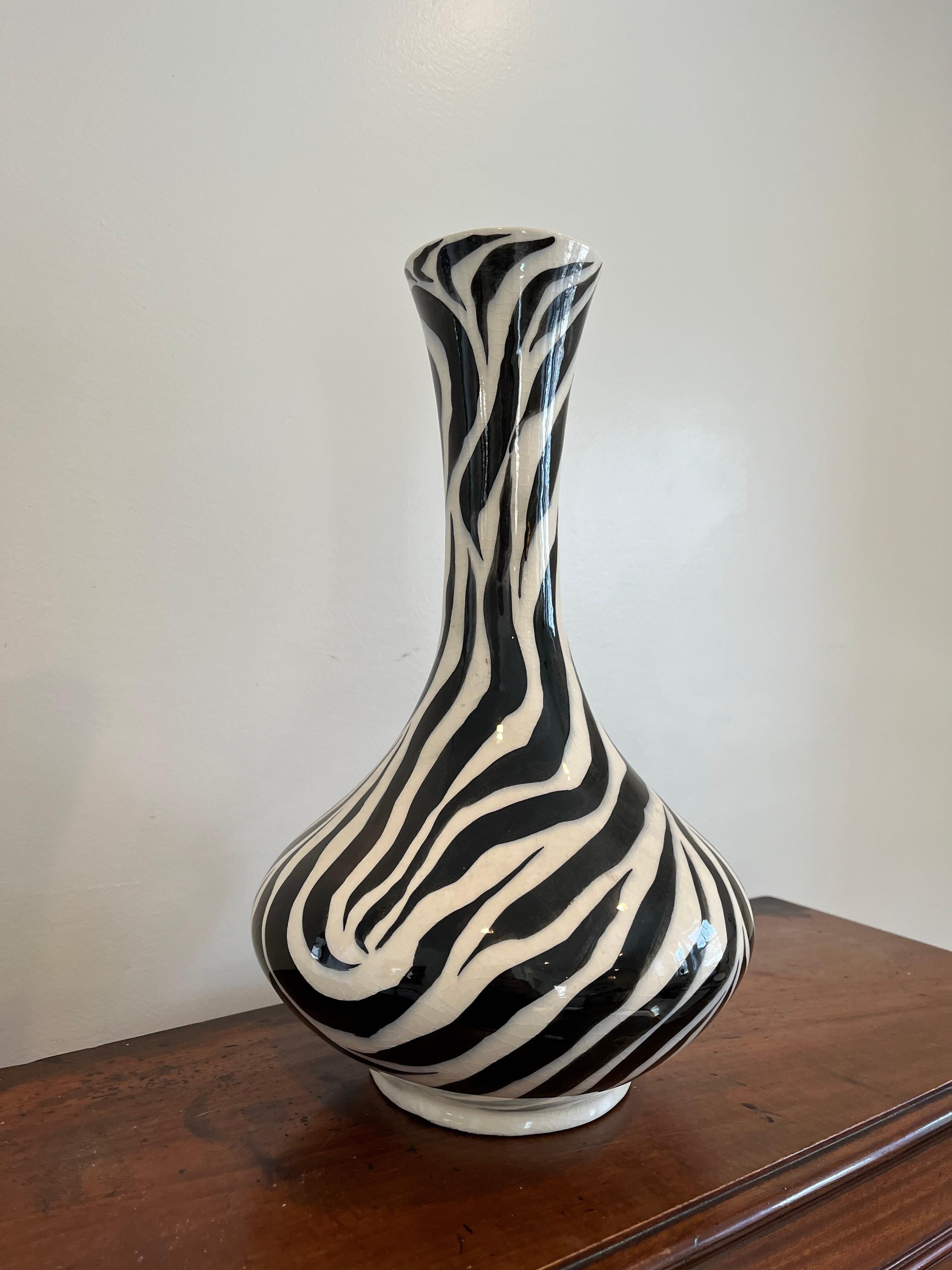 Smaltato Vaso Zebra di metà secolo in ceramica smaltata in vendita