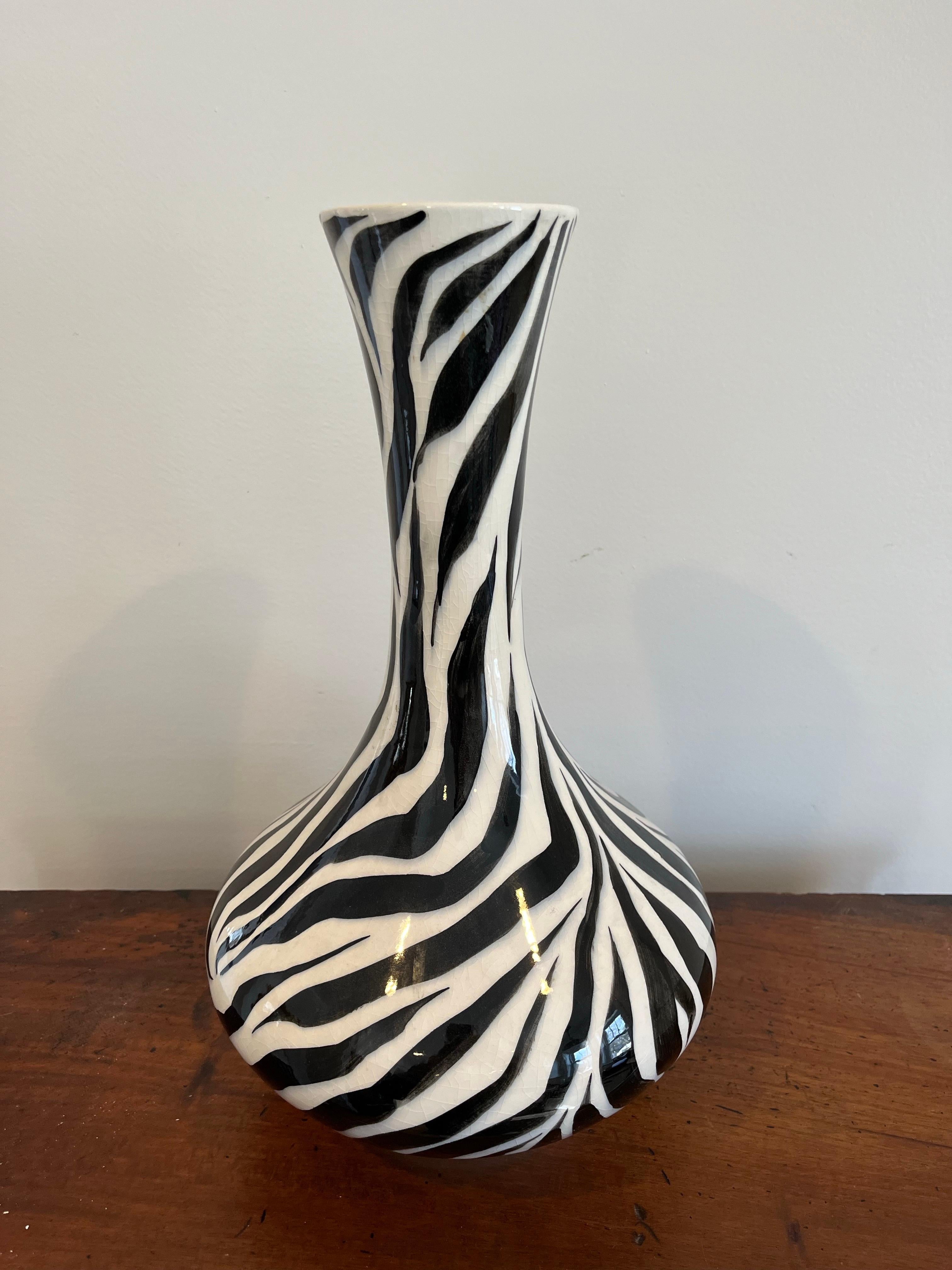 Vaso Zebra di metà secolo in ceramica smaltata In condizioni buone in vendita a W Allenhurst, NJ