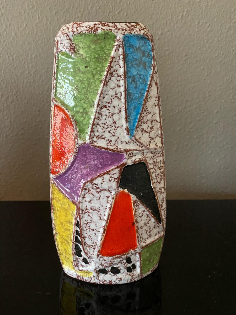Beautiful vase from the Ravenna range designed by Bodo Mans and produced by Bay Keramik in 1961. 

Mark Hill writes in his book Fat Lava 