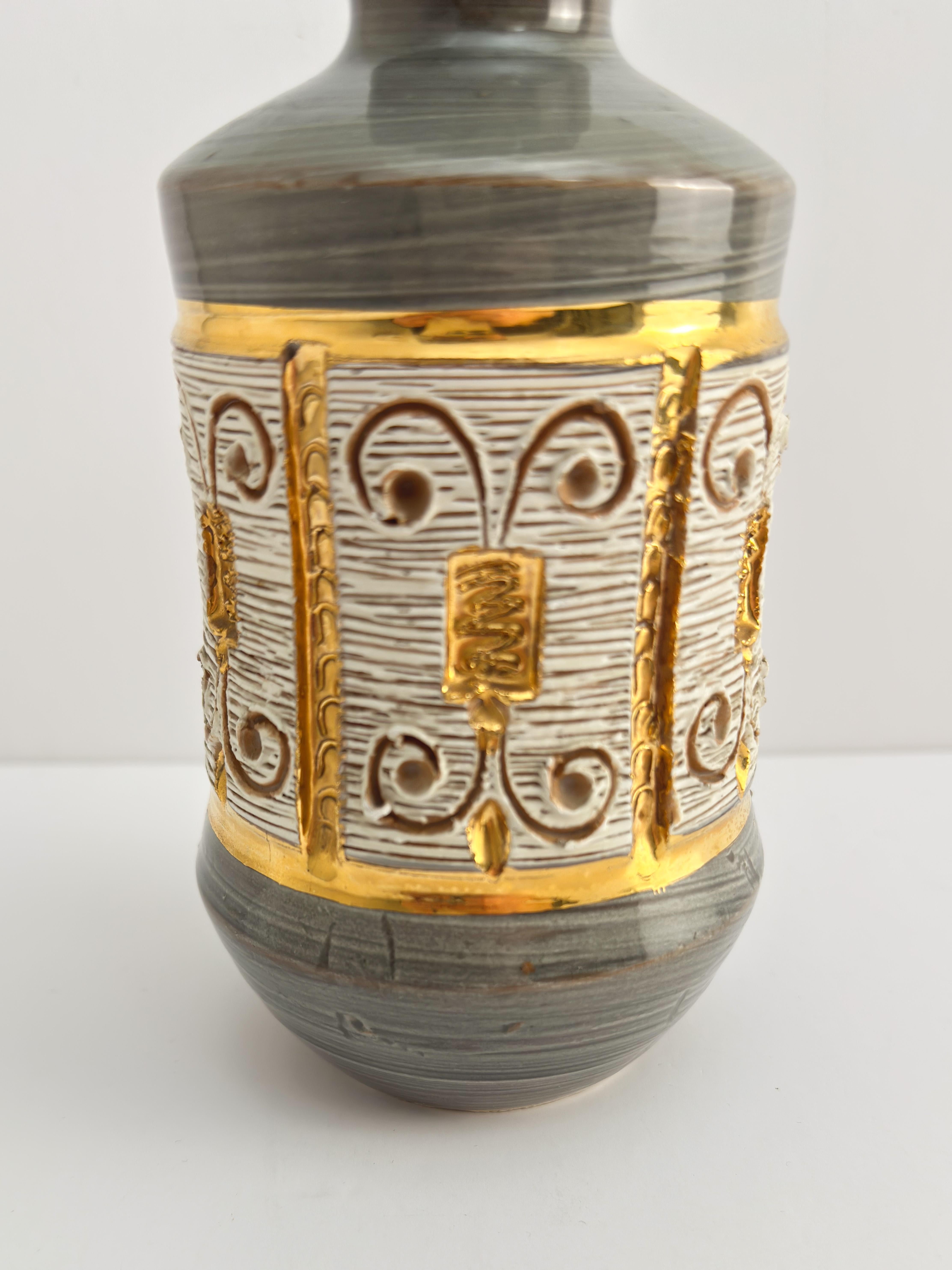 Mid-Century moderno Fratelli Fanciullacci Piccolo vaso in ceramica sgraffita grigia e oro, anni '50 Italia in vendita