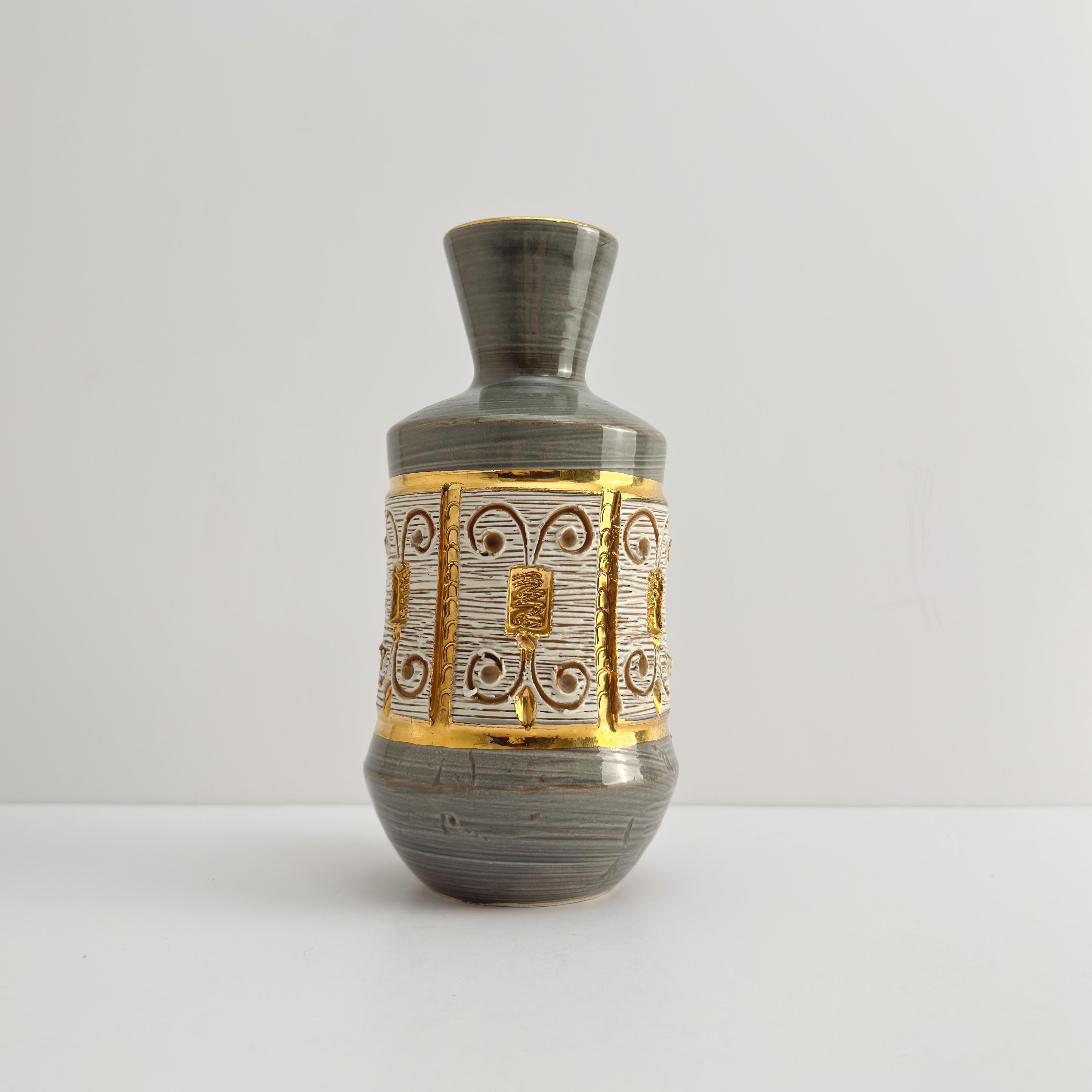 Italiano Fratelli Fanciullacci Piccolo vaso in ceramica sgraffita grigia e oro, anni '50 Italia in vendita