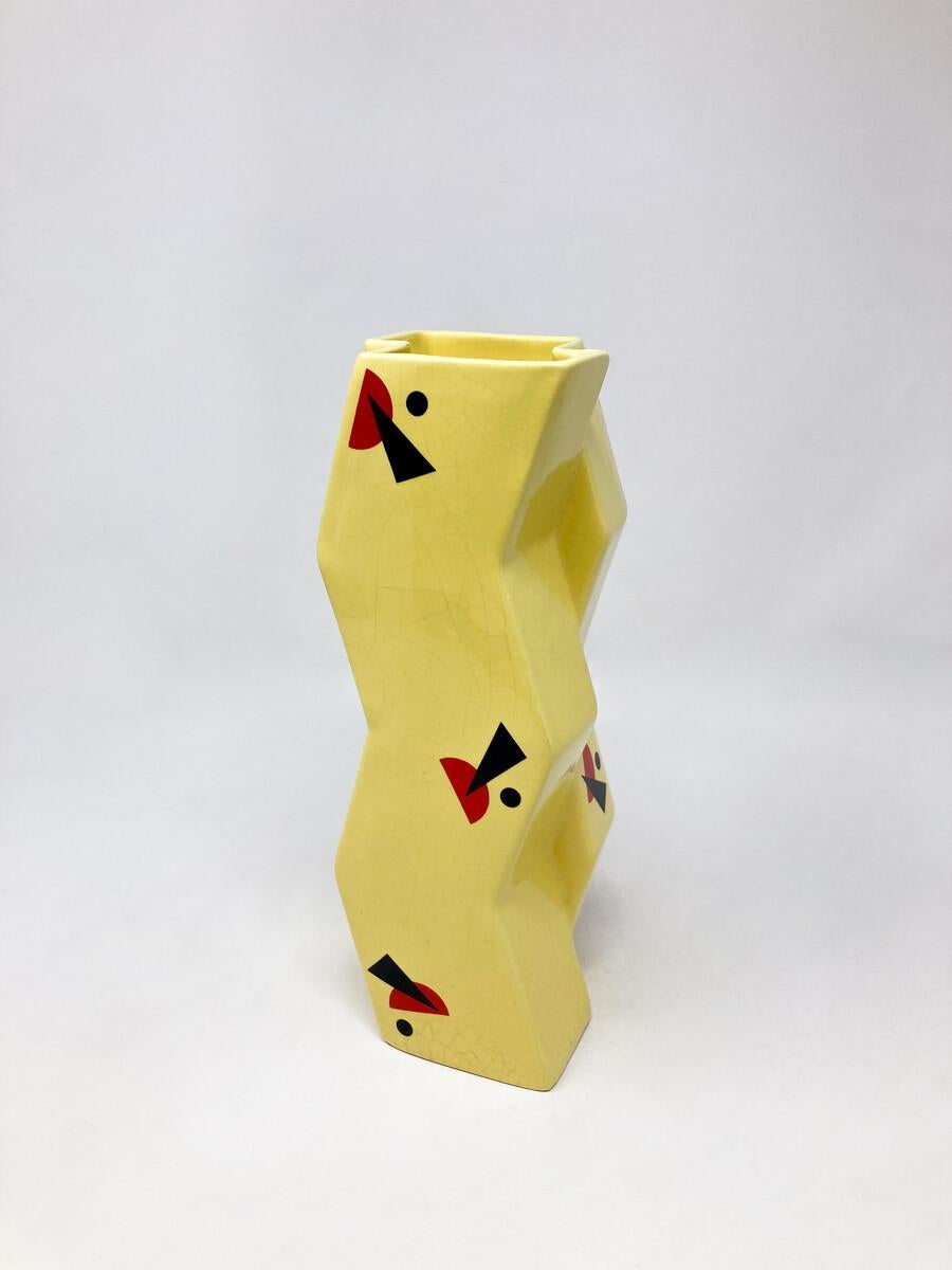 Mid-Century Vase in the style of Lazar Lissitzky, 1920s In Good Condition For Sale In Brussels, BE