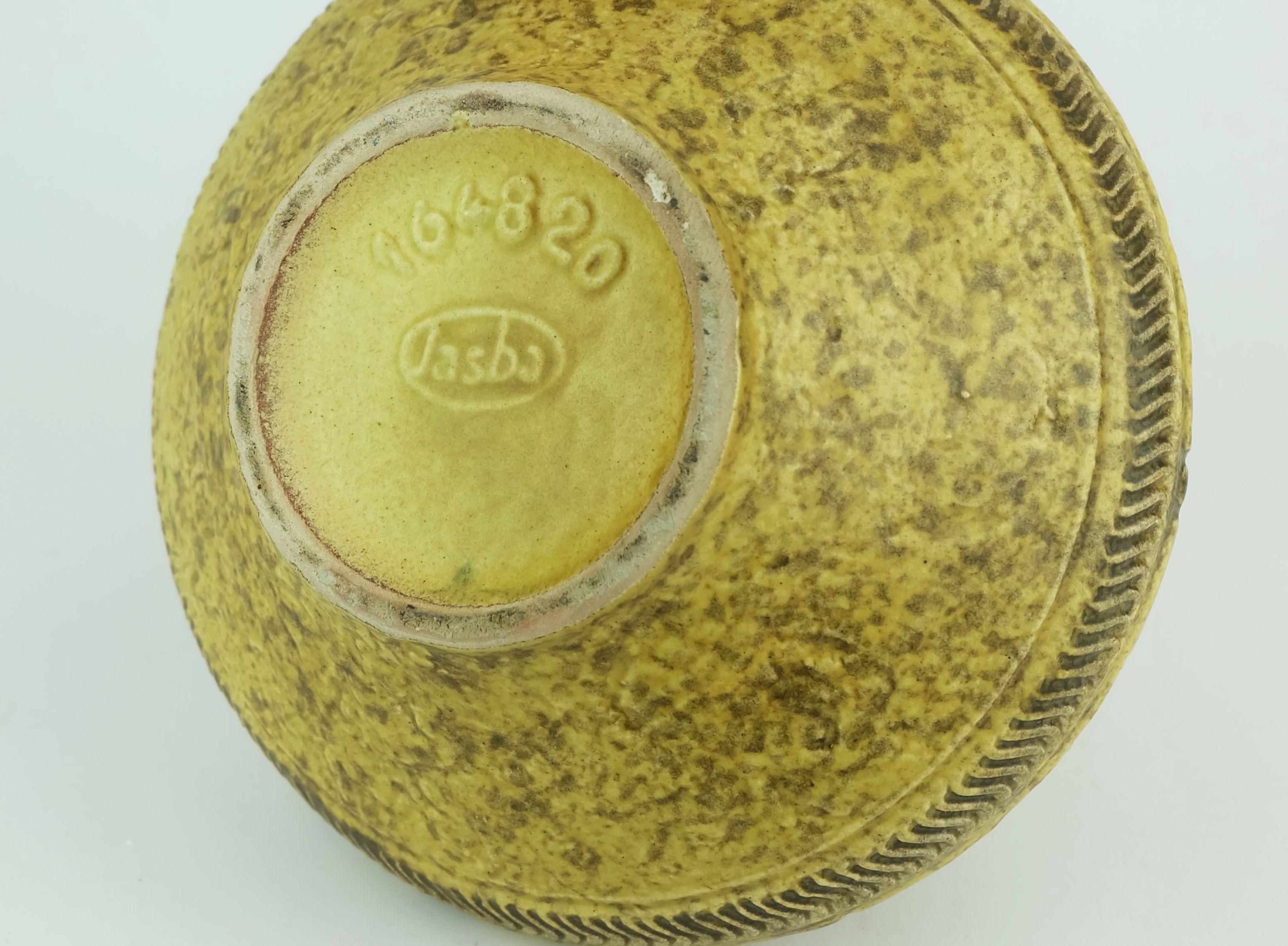 VASO di metà secolo Jasba modello 1648 20 decoro a rilievo smalto giallo e marrone 1960 in vendita 2