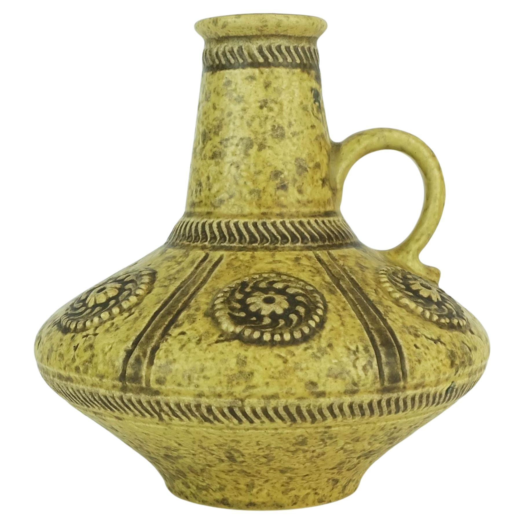 VASO di metà secolo Jasba modello 1648 20 decoro a rilievo smalto giallo e marrone 1960