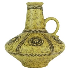 vase aus der mitte des jahrhunderts jasba modell 1648 20 reliefdekor gelb und braun glasiert 1960er