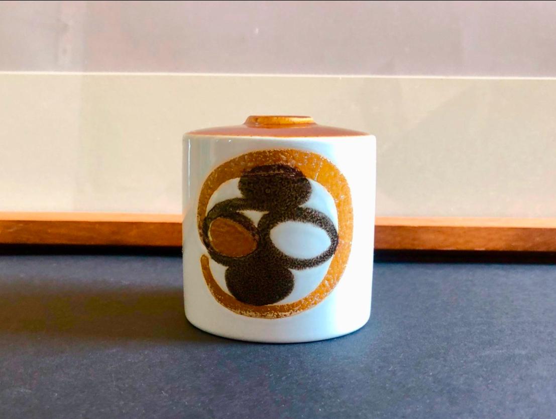 Vase oder Tintentopf aus der Mitte des Jahrhunderts in Ocker von Ellen Malmer, Dänische Fayence (Keramik) im Angebot