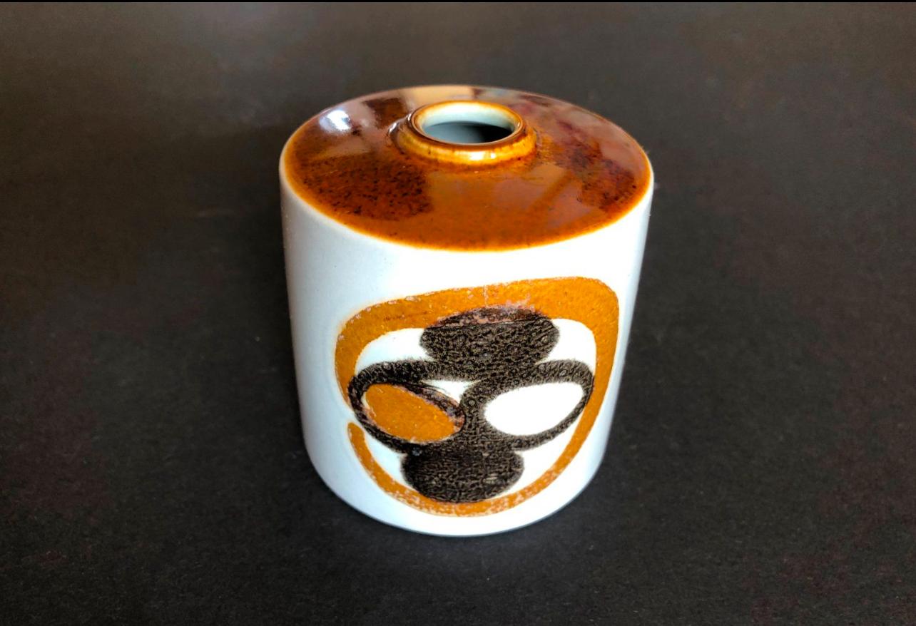 Vase oder Tintentopf aus der Mitte des Jahrhunderts in Ocker von Ellen Malmer, Dänische Fayence im Angebot 1