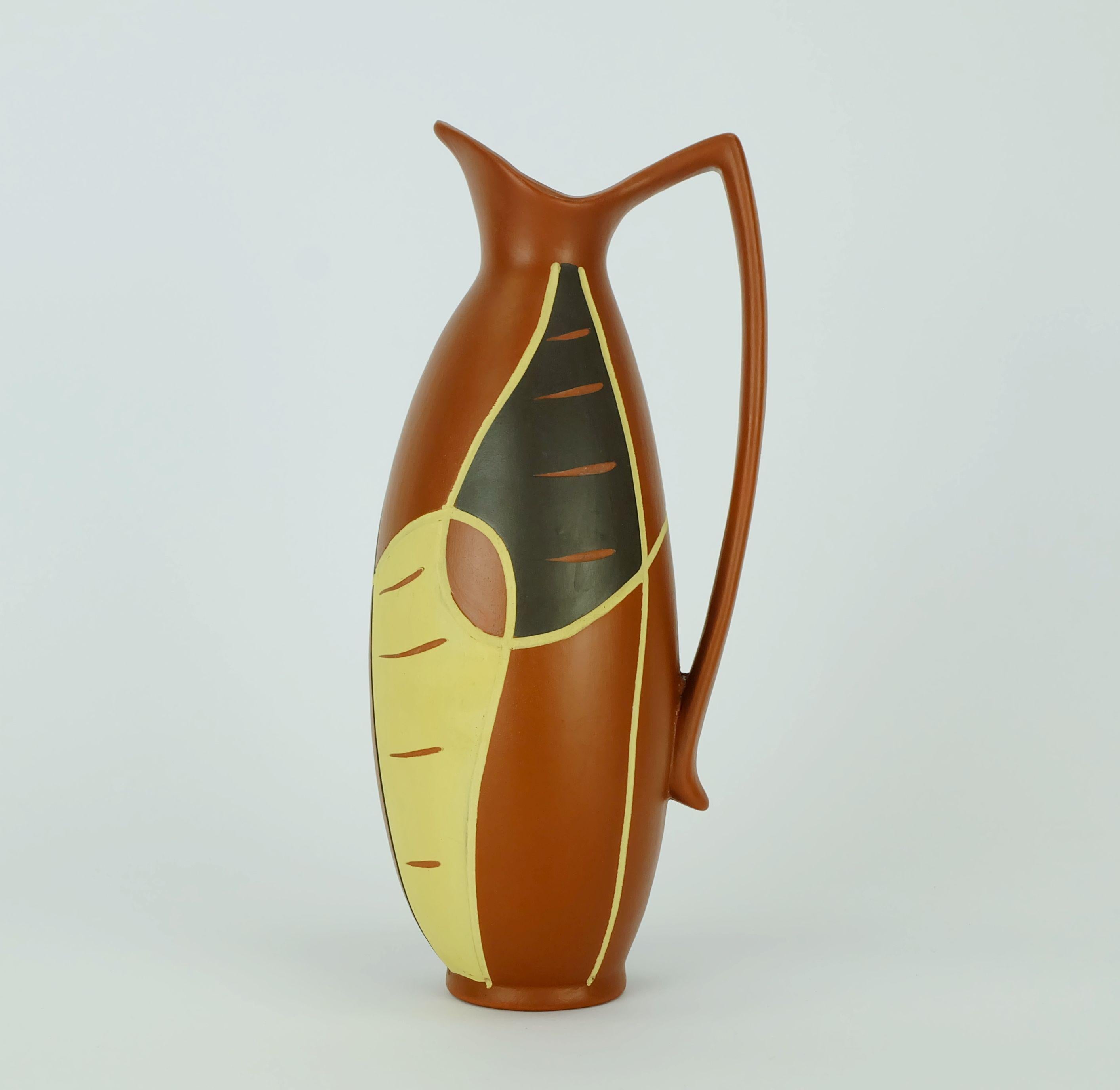 Eleganza anni '50 al massimo! Vaso di metà secolo prodotto da Sawa-Keramik (Franz Schwaderlapp, Ransbach-Baumbach, Germania). Forma e decoro tipicamente organici. Design Heinrich Maria Mueller. Numero di modello 320-20.

Altezza 8 1/4