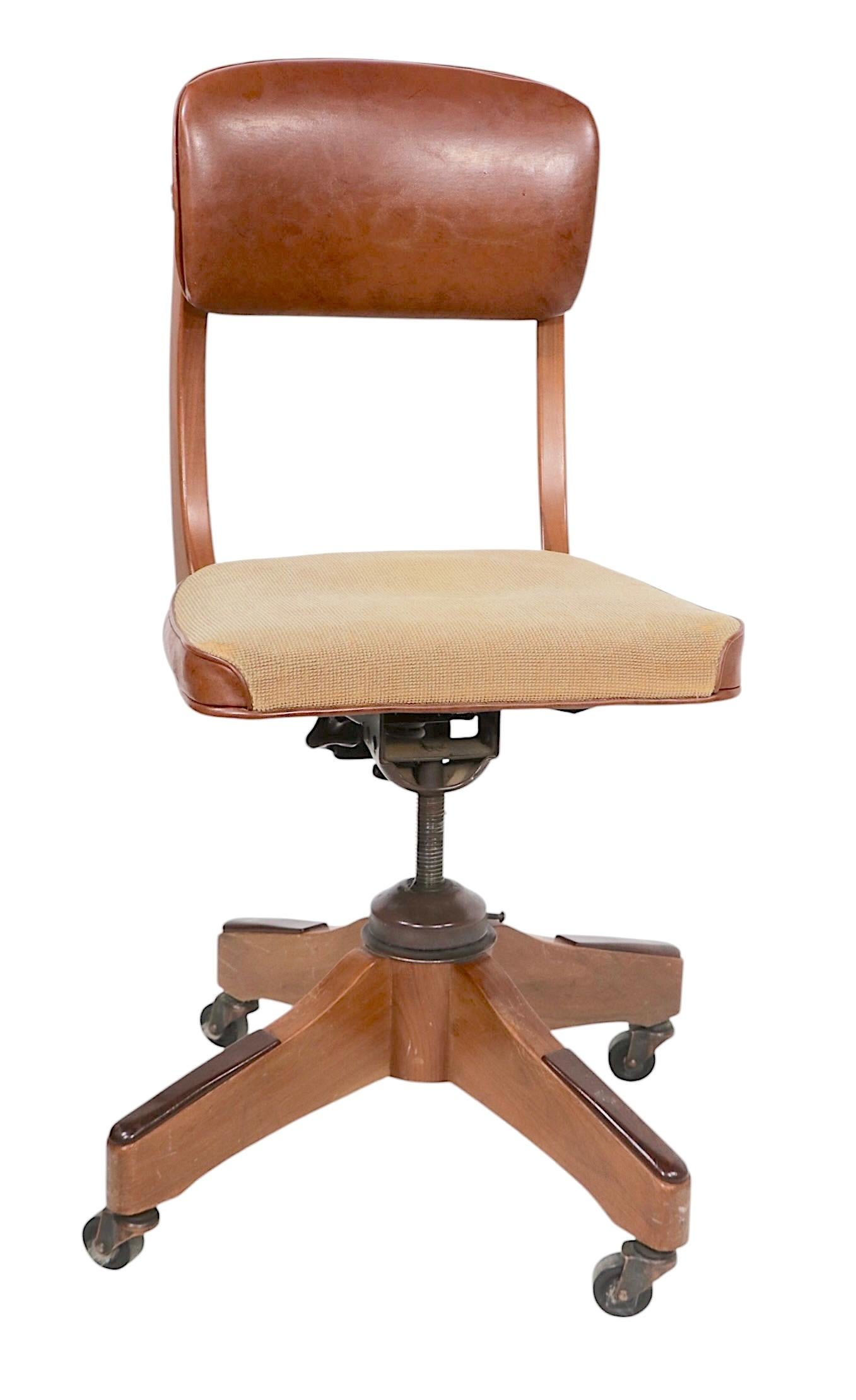 Mitte des Jahrhunderts  Vaughn Swivel Tilt  Schreibtischstuhl im Angebot 3