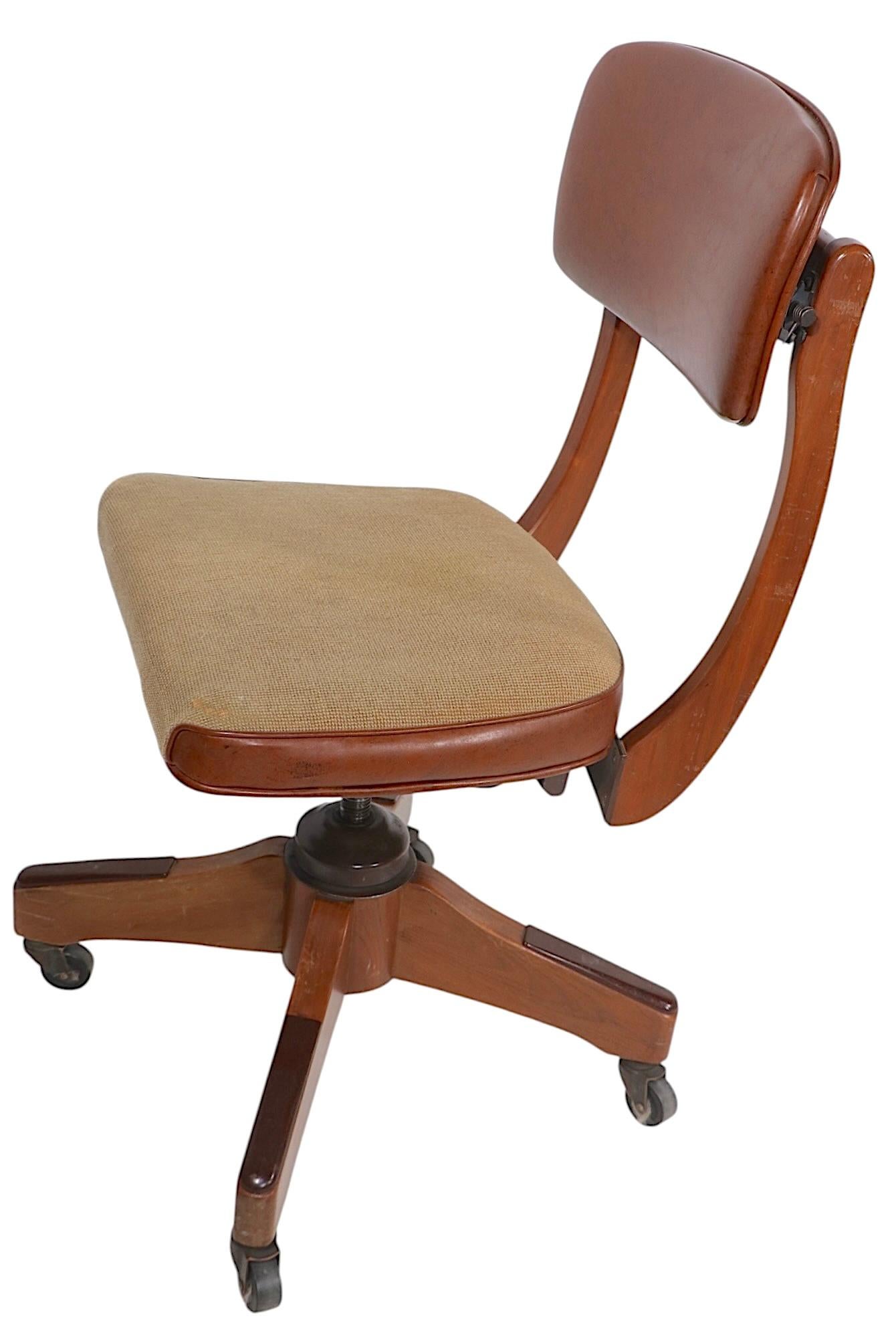 Mitte des Jahrhunderts  Vaughn Swivel Tilt  Schreibtischstuhl im Zustand „Gut“ im Angebot in New York, NY