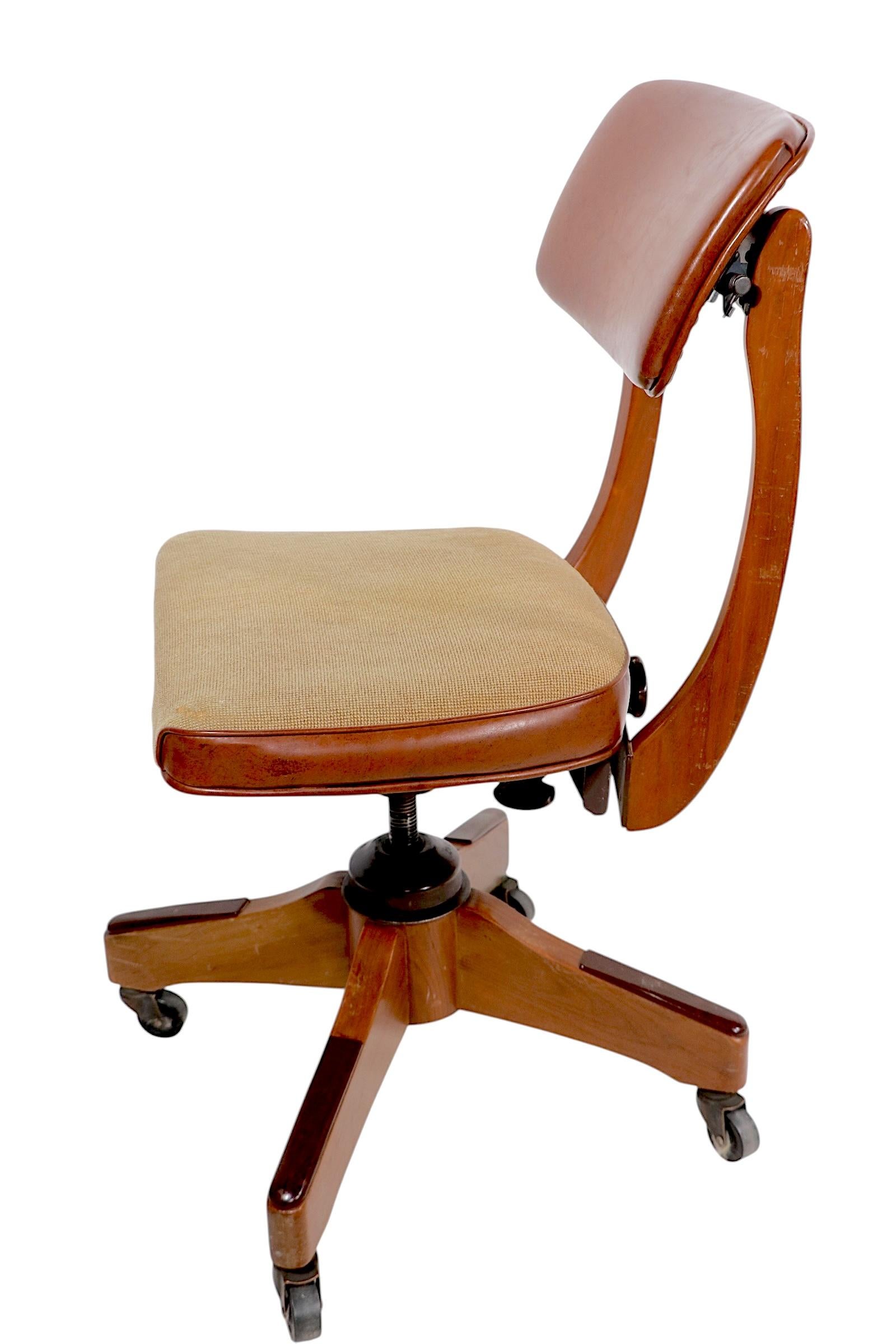 Mitte des Jahrhunderts  Vaughn Swivel Tilt  Schreibtischstuhl (20. Jahrhundert) im Angebot