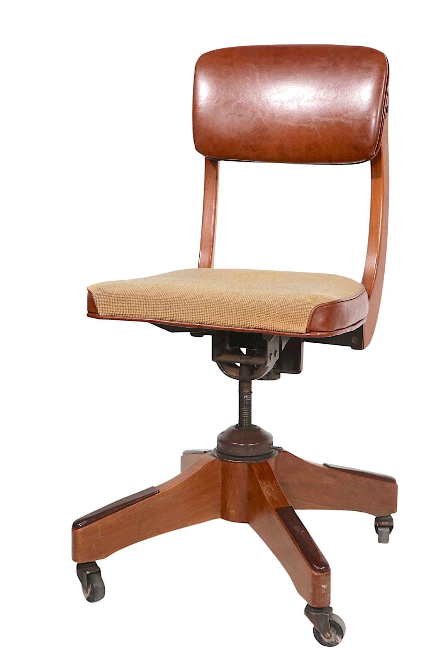 Mitte des Jahrhunderts  Vaughn Swivel Tilt  Schreibtischstuhl im Angebot 1