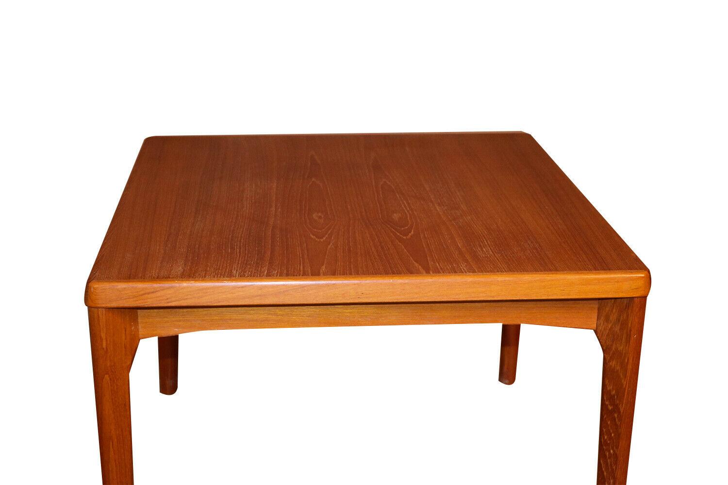 Fin du 20e siècle Table d'appoint danoise Vejle Stole Mobelfabrik du milieu du siècle dernier en vente