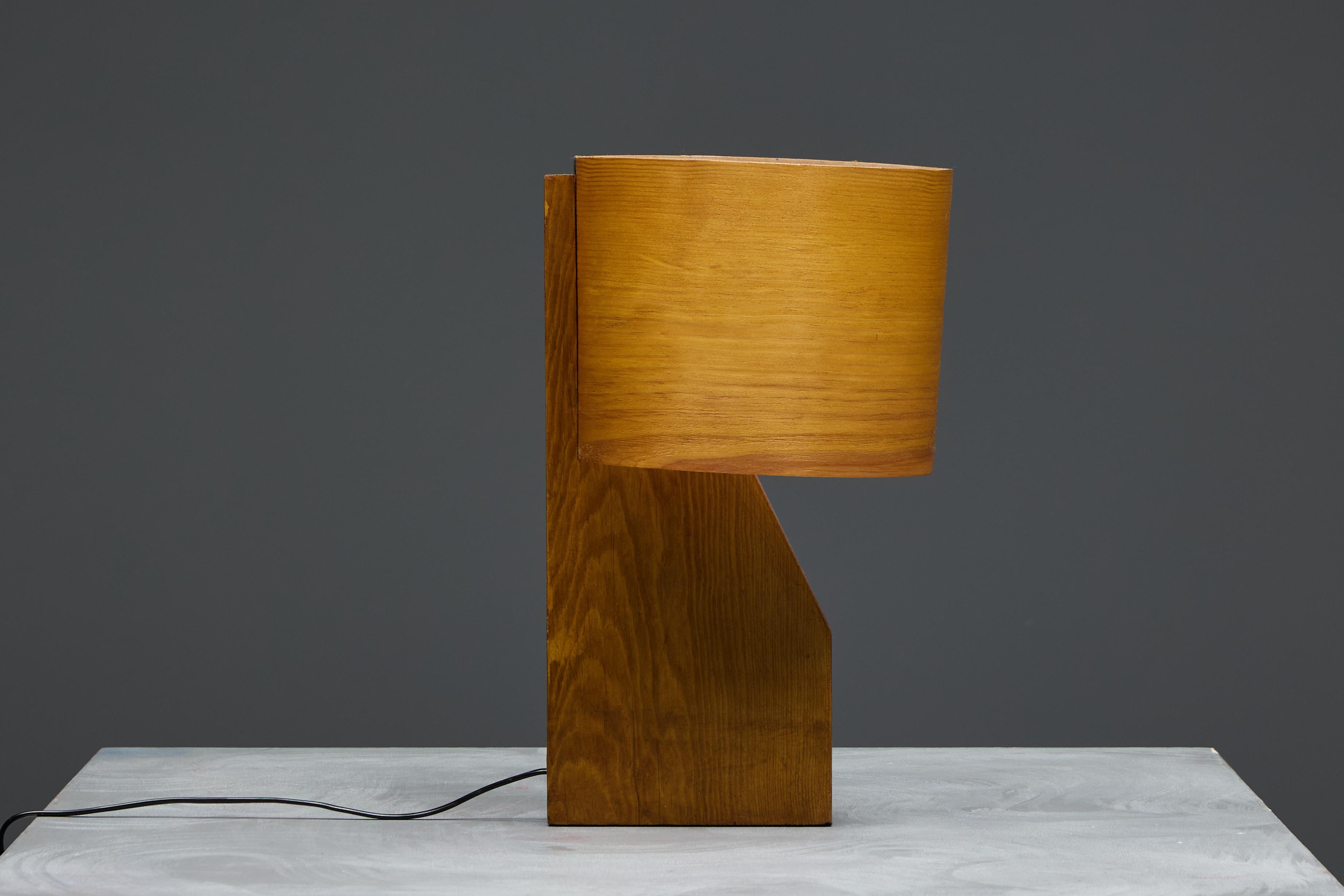 Lámpara de sobremesa de chapa de madera de mediados de siglo, Francia, años 60 en venta 3