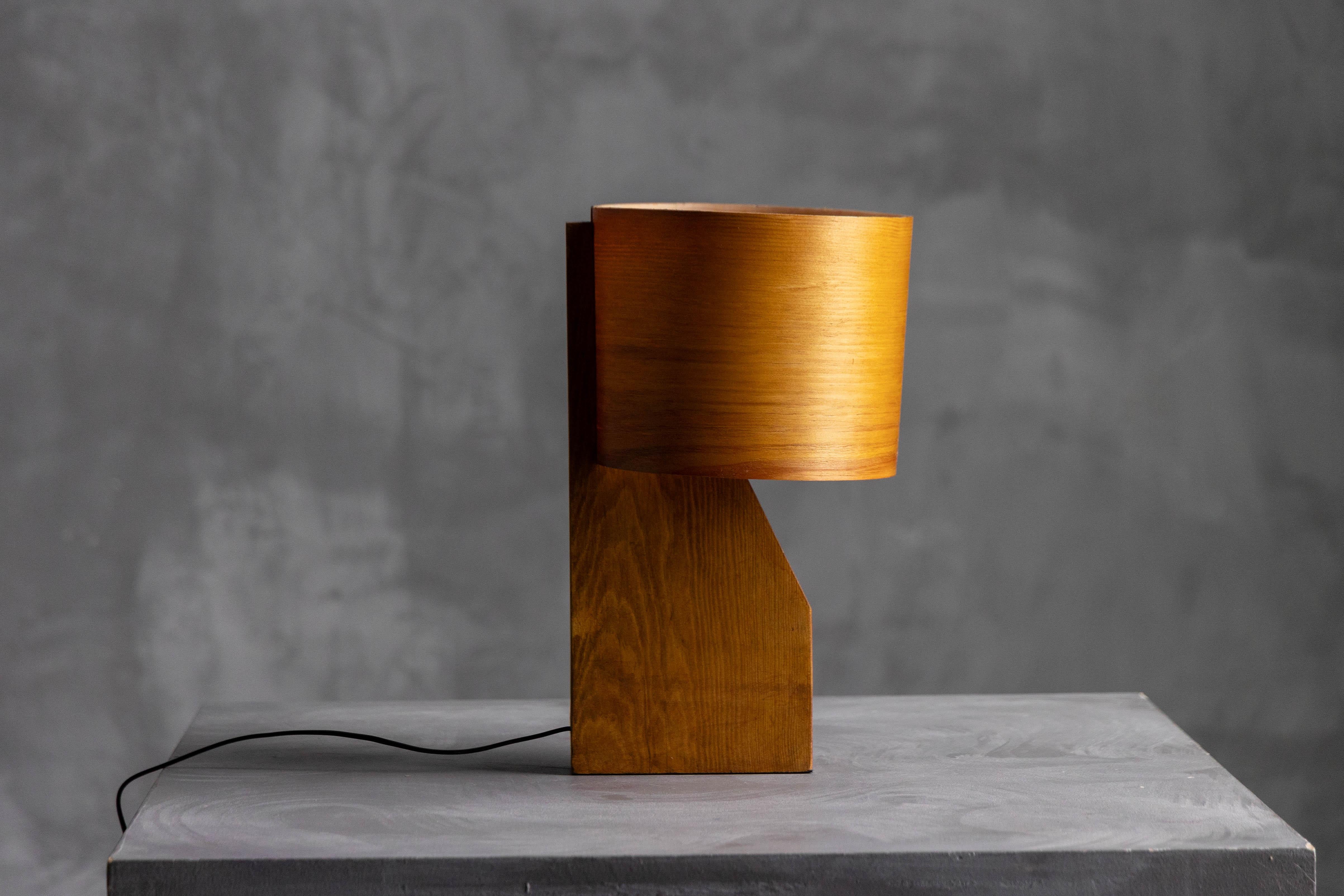 Lámpara de sobremesa de chapa de madera de mediados de siglo, Francia, años 60 Moderno de mediados de siglo en venta