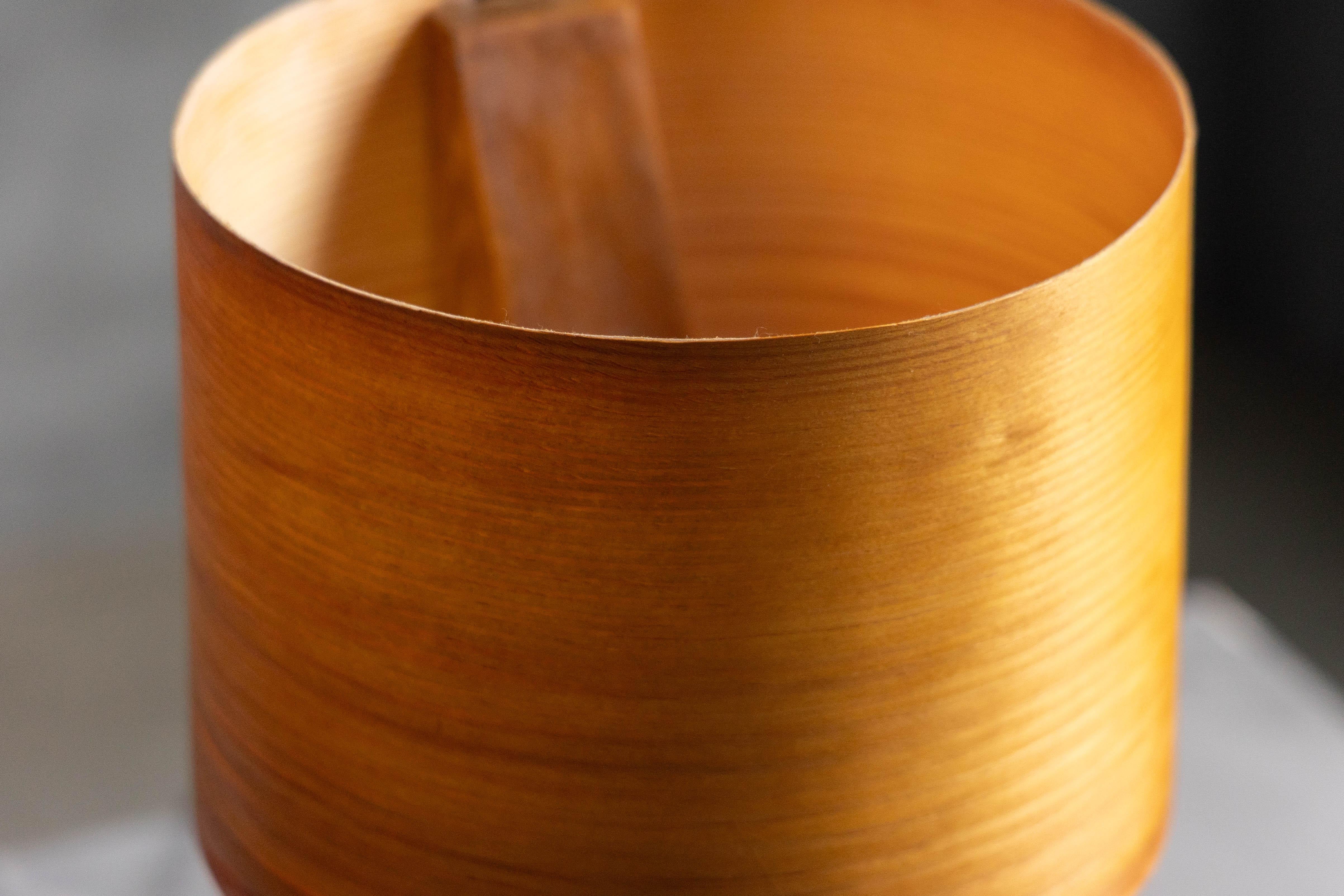 Lámpara de sobremesa de chapa de madera de mediados de siglo, Francia, años 60 en Bueno estado para la venta en Antwerp, BE