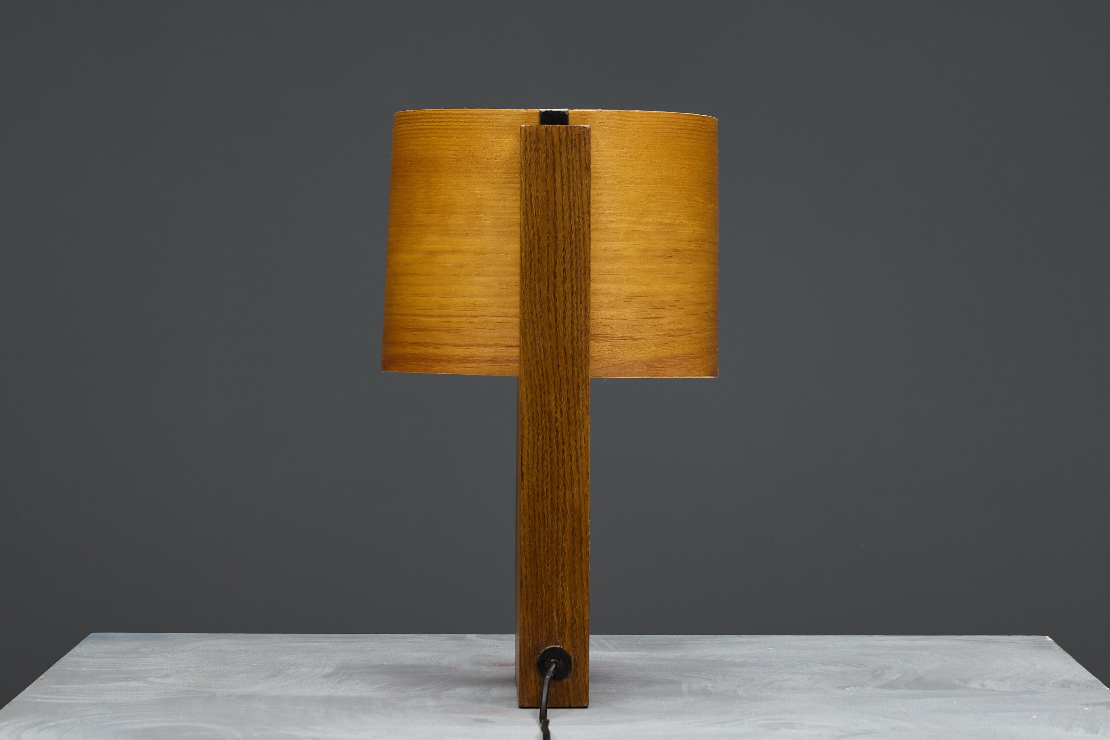 Lámpara de sobremesa de chapa de madera de mediados de siglo, Francia, años 60 mediados del siglo XX en venta