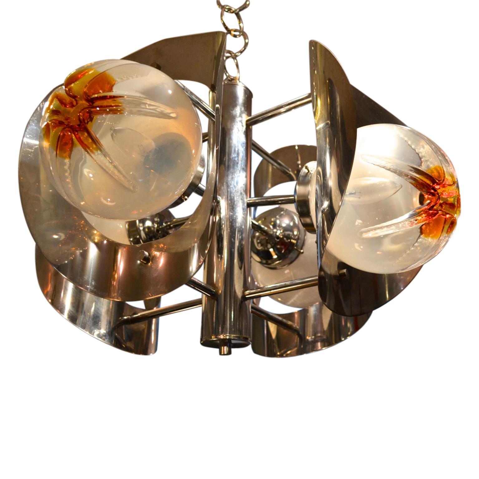 Mid-Century moderno Lampadario veneziano di metà secolo in cromo e orbita smerigliata di Mazzega in vendita