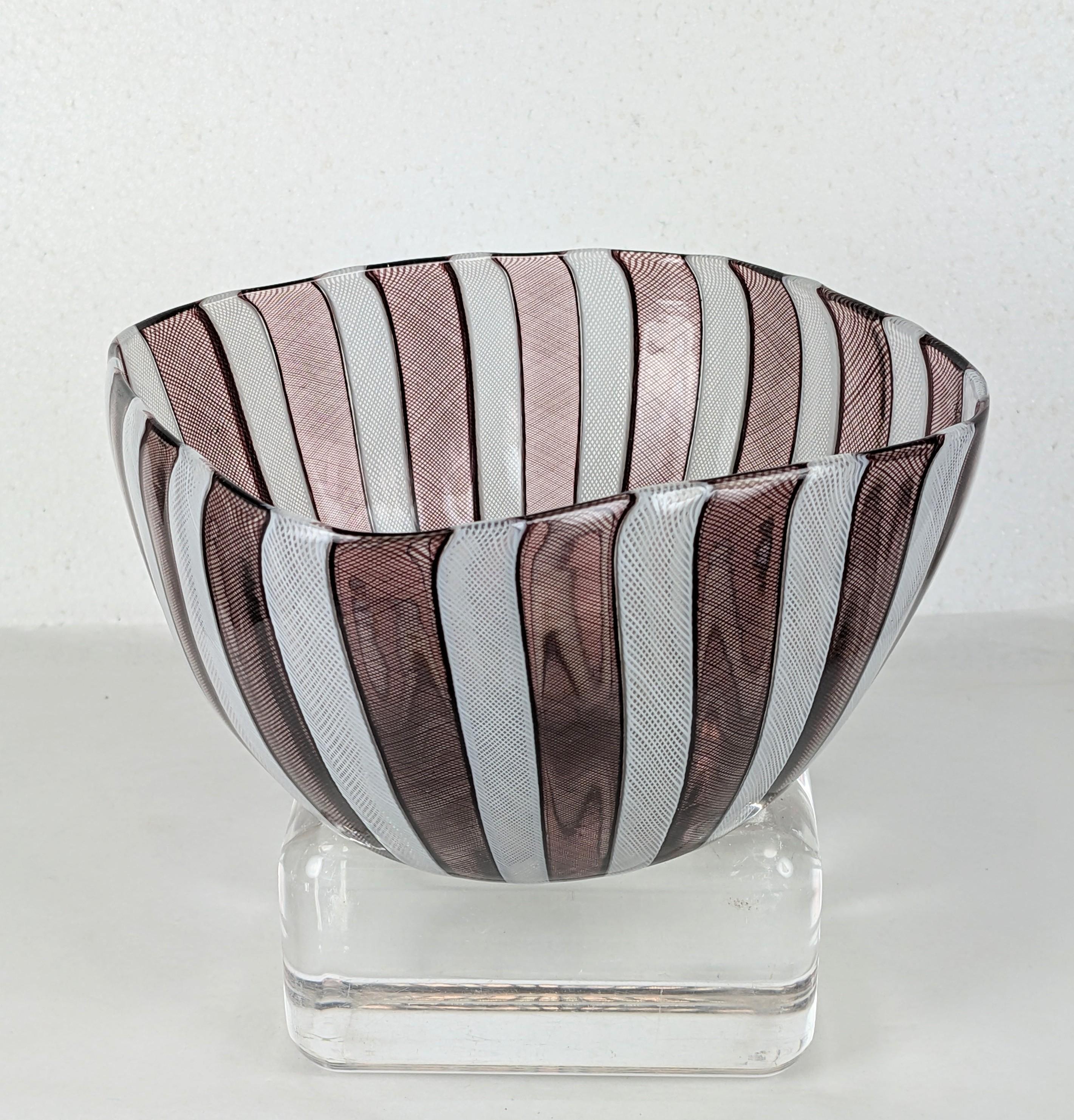 Mid Century Venetian Latticino Glass Bowl In Good Condition For Sale In Riverdale, NY