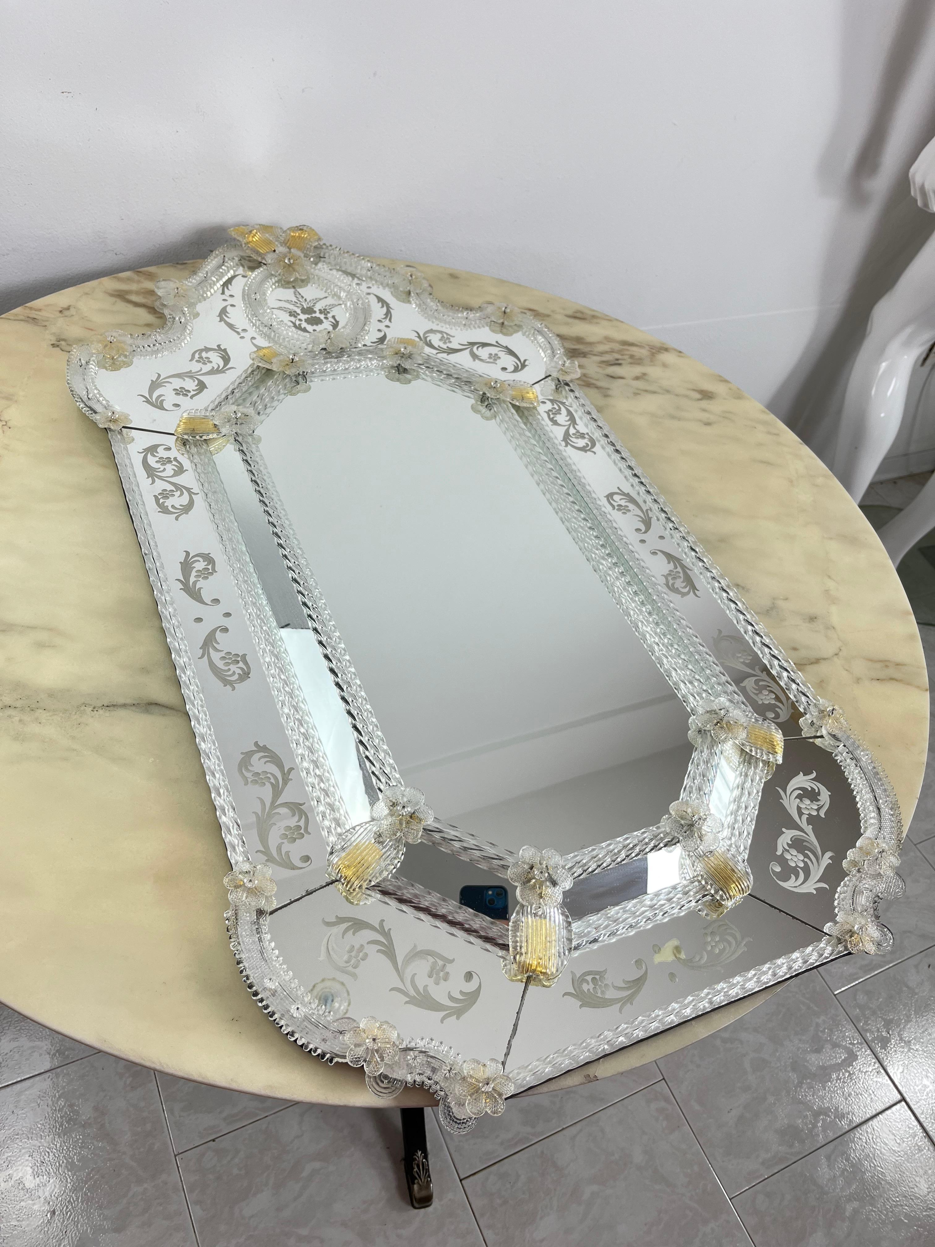 Mid-Century Venetian Murano Glass Mirror Attributed to Ercole Barovier 1960s In Excellent Condition For Sale In Palermo, IT