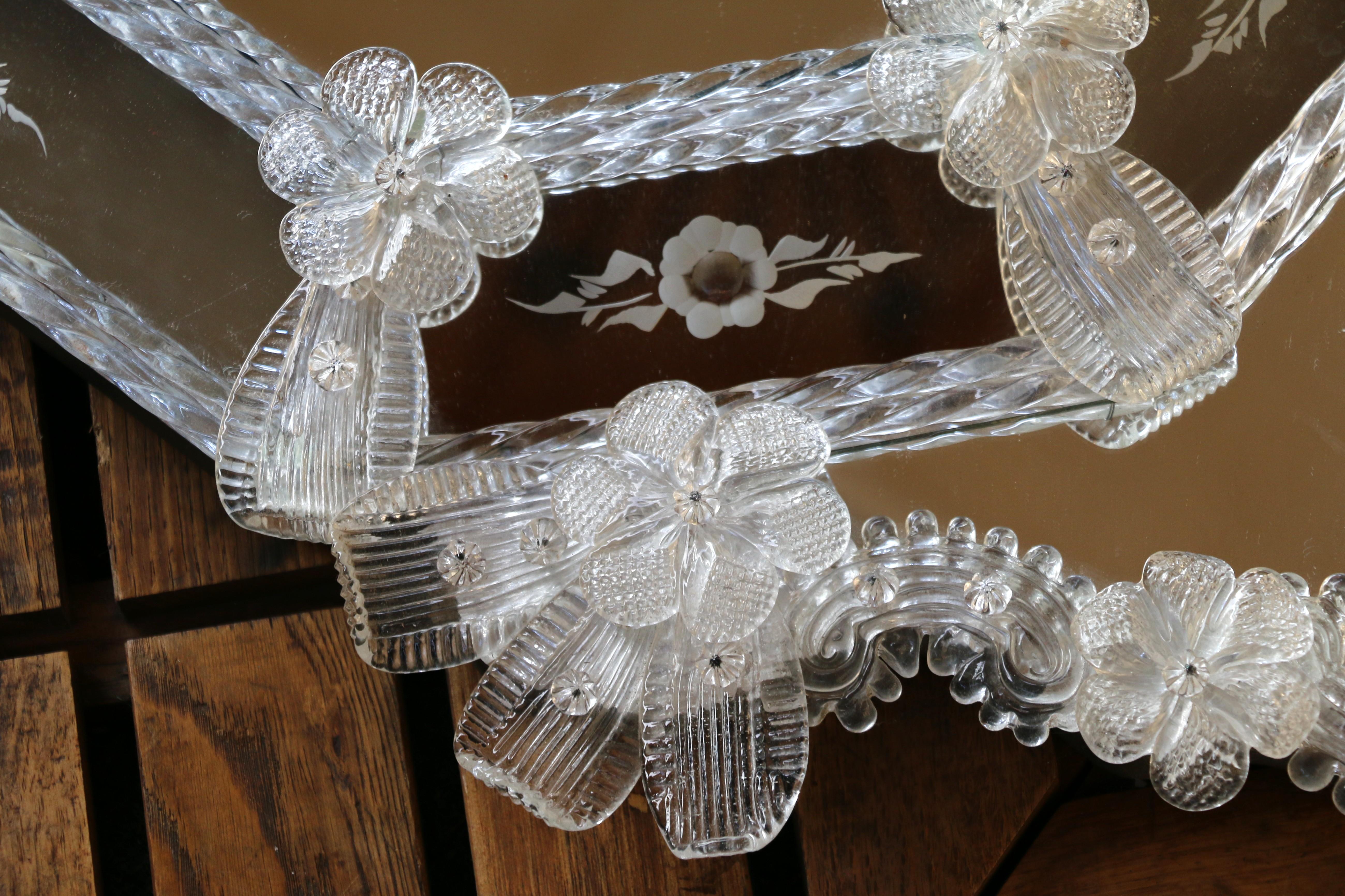 Venezianischer Murano-Glasspiegel aus der Jahrhundertmitte mit geätzten Blumendetails, Italien, 1980 im Angebot 4