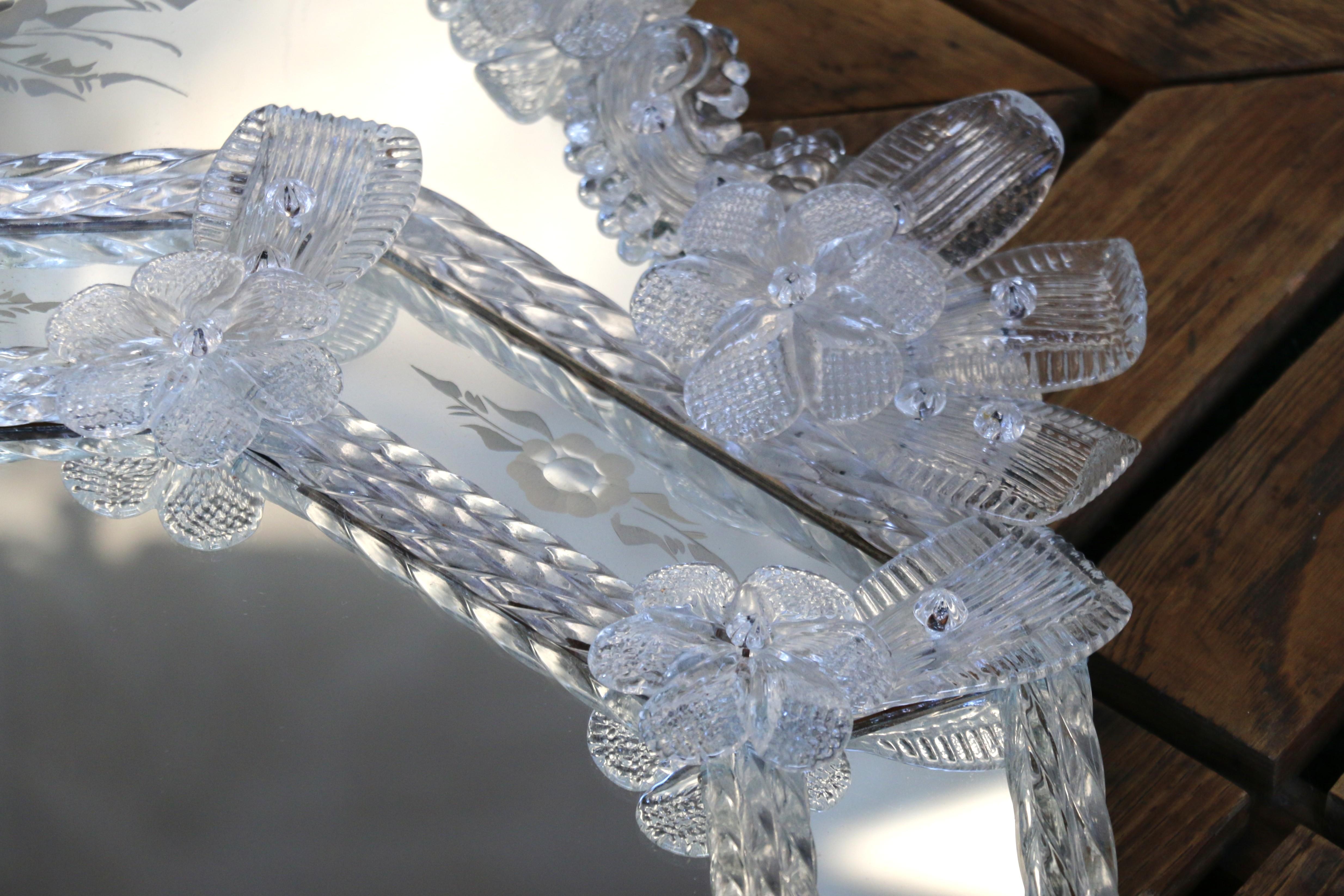 Venezianischer Murano-Glasspiegel aus der Jahrhundertmitte mit geätzten Blumendetails, Italien, 1980 im Angebot 6